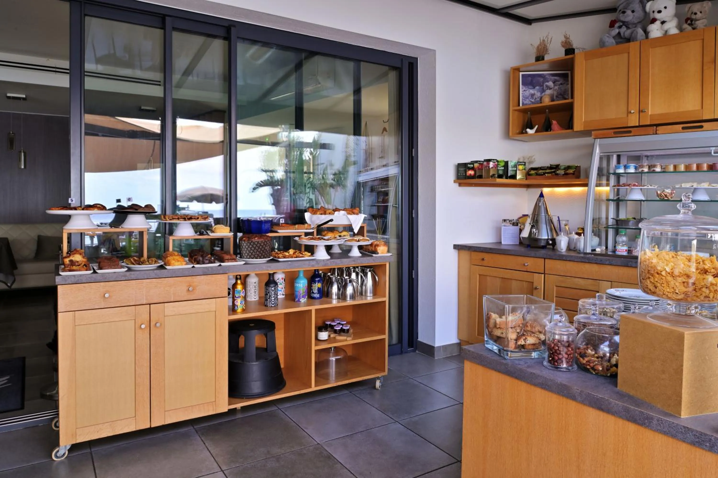 Breakfast in Hôtel Le Week end