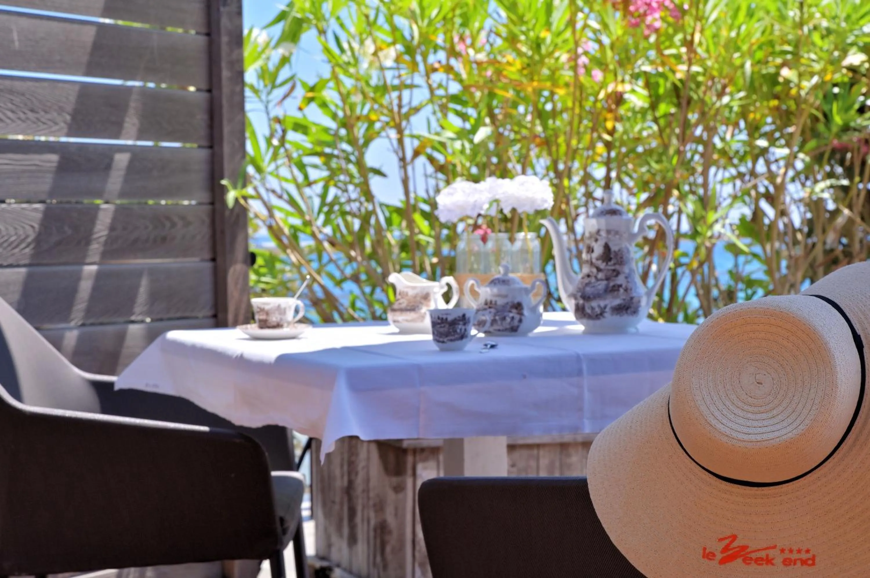 Patio in Hôtel Le Week end