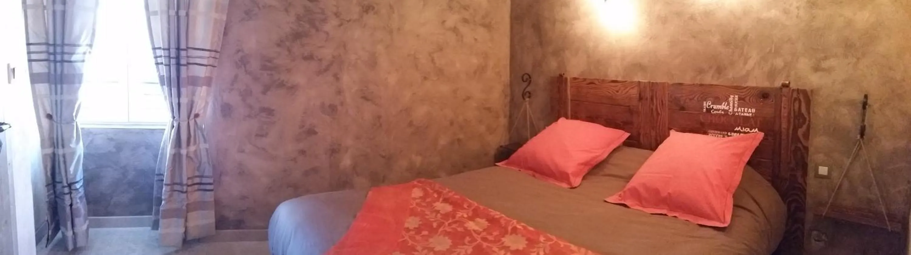 Photo of the whole room, Bed in La Tour Du Terroir