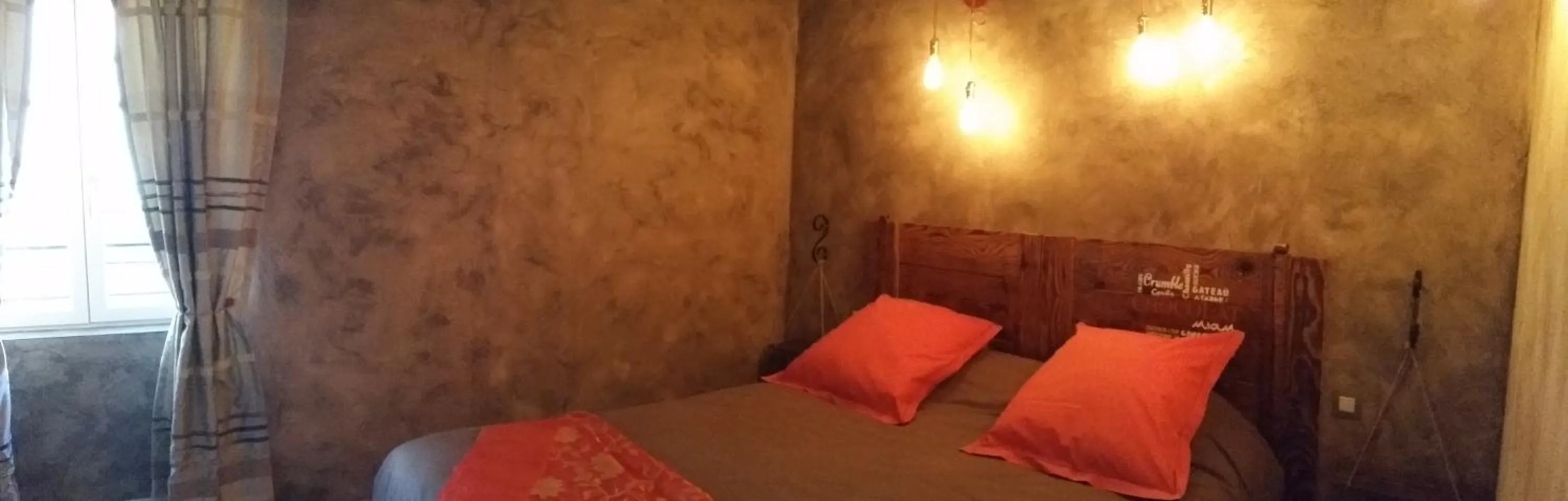 Photo of the whole room, Bed in La Tour Du Terroir