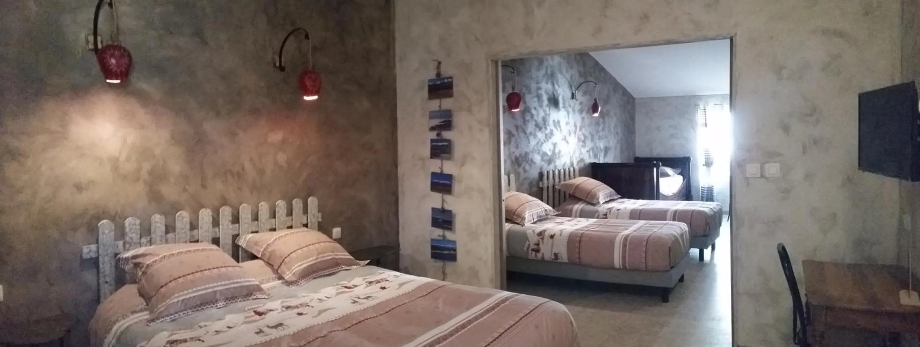 Photo of the whole room, Bed in La Tour Du Terroir