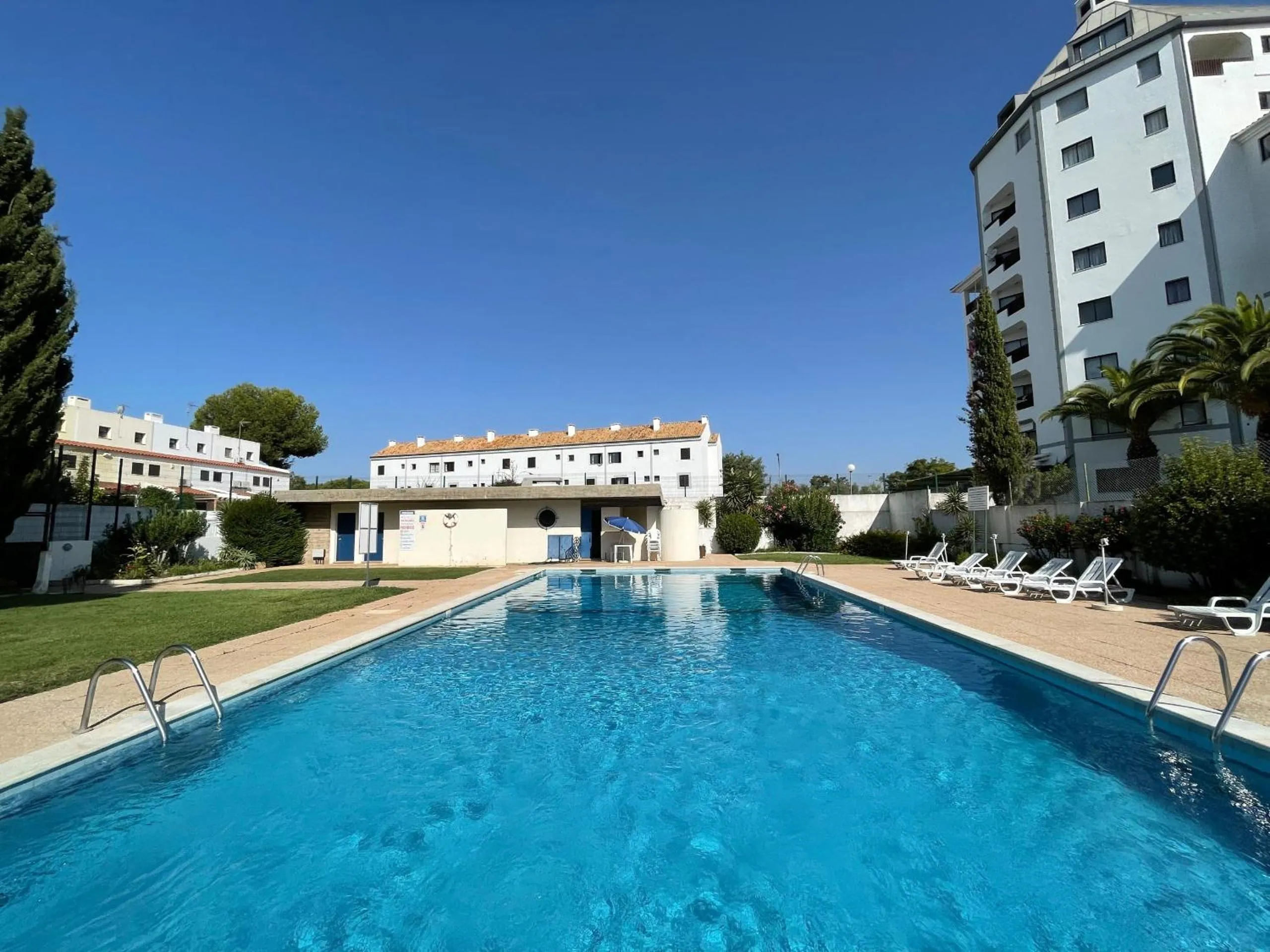 Swimming pool in Mouraliz Apartments by HD PROPERTIES - Vilamoura Marina