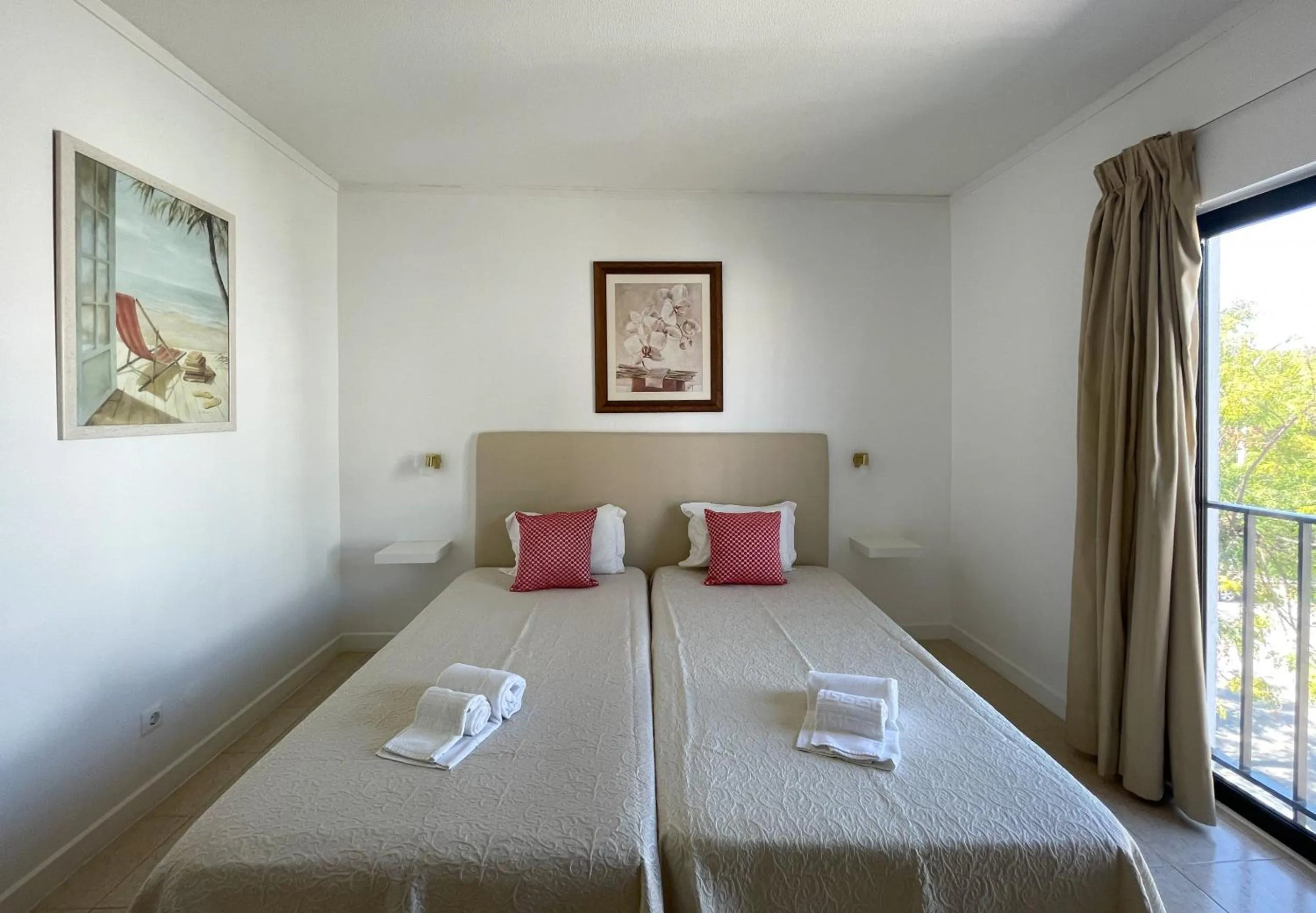 Communal lounge/ TV room, Bed in Mouraliz Apartments by HD PROPERTIES - Vilamoura Marina