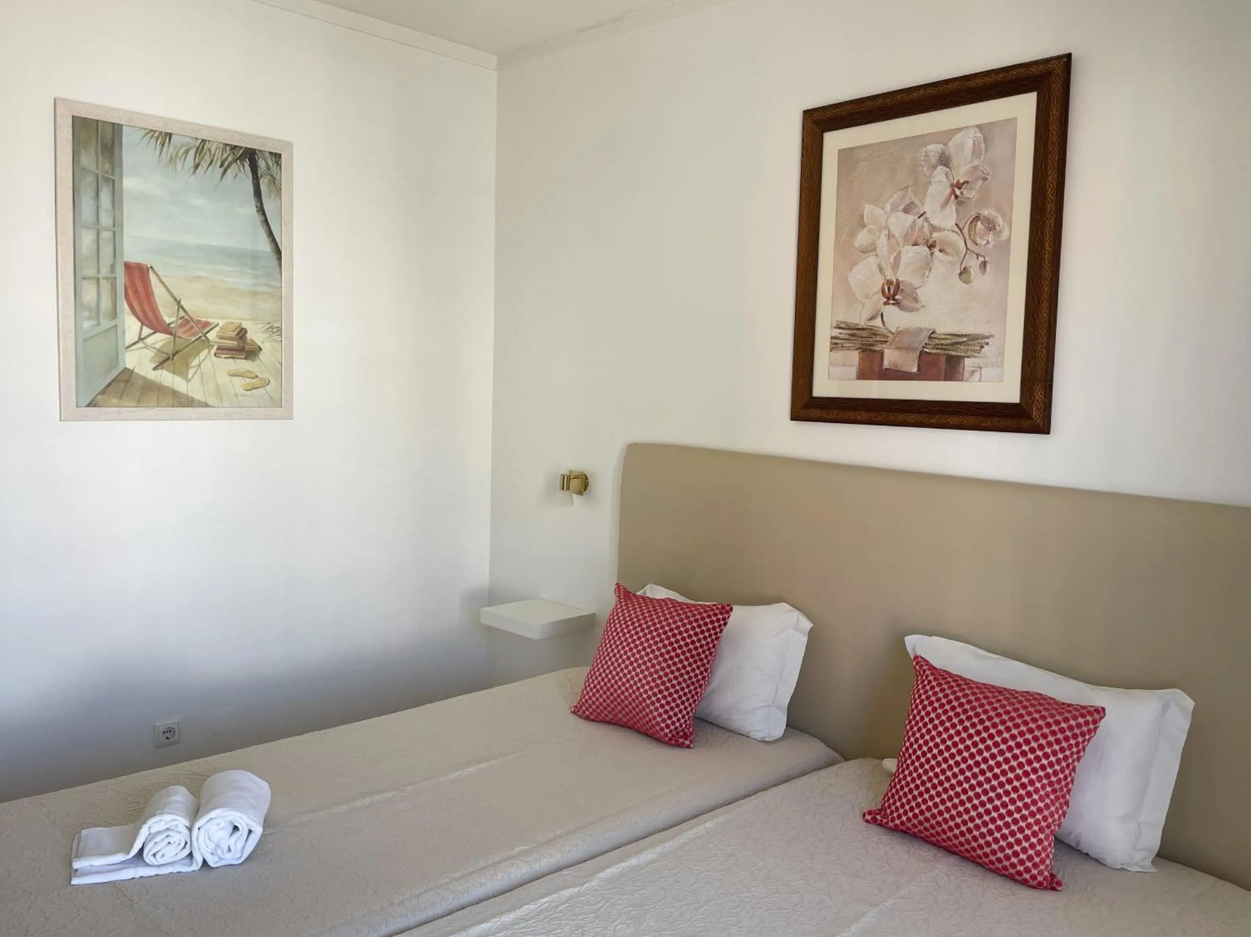 Communal lounge/ TV room, Bed in Mouraliz Apartments by HD PROPERTIES - Vilamoura Marina