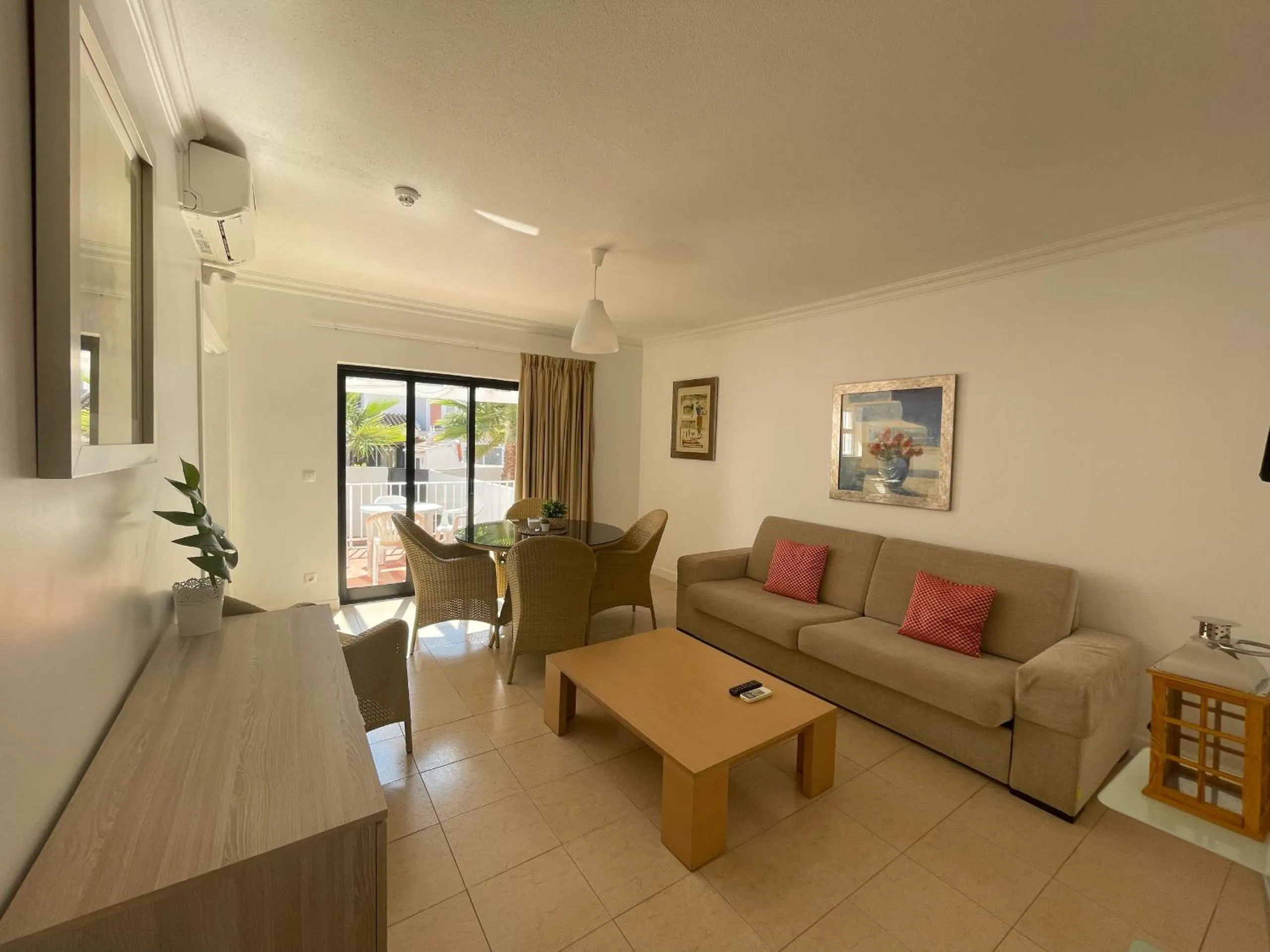 Communal lounge/ TV room in Mouraliz Apartments by HD PROPERTIES - Vilamoura Marina