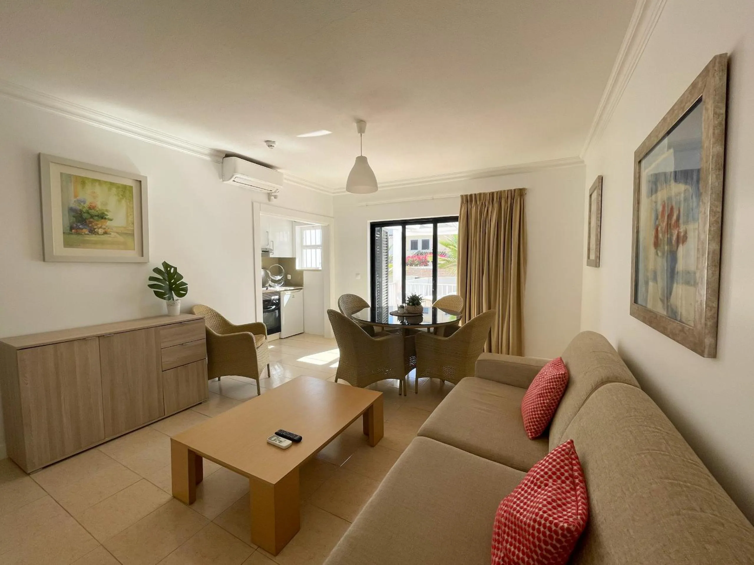 Communal lounge/ TV room in Mouraliz Apartments by HD PROPERTIES - Vilamoura Marina