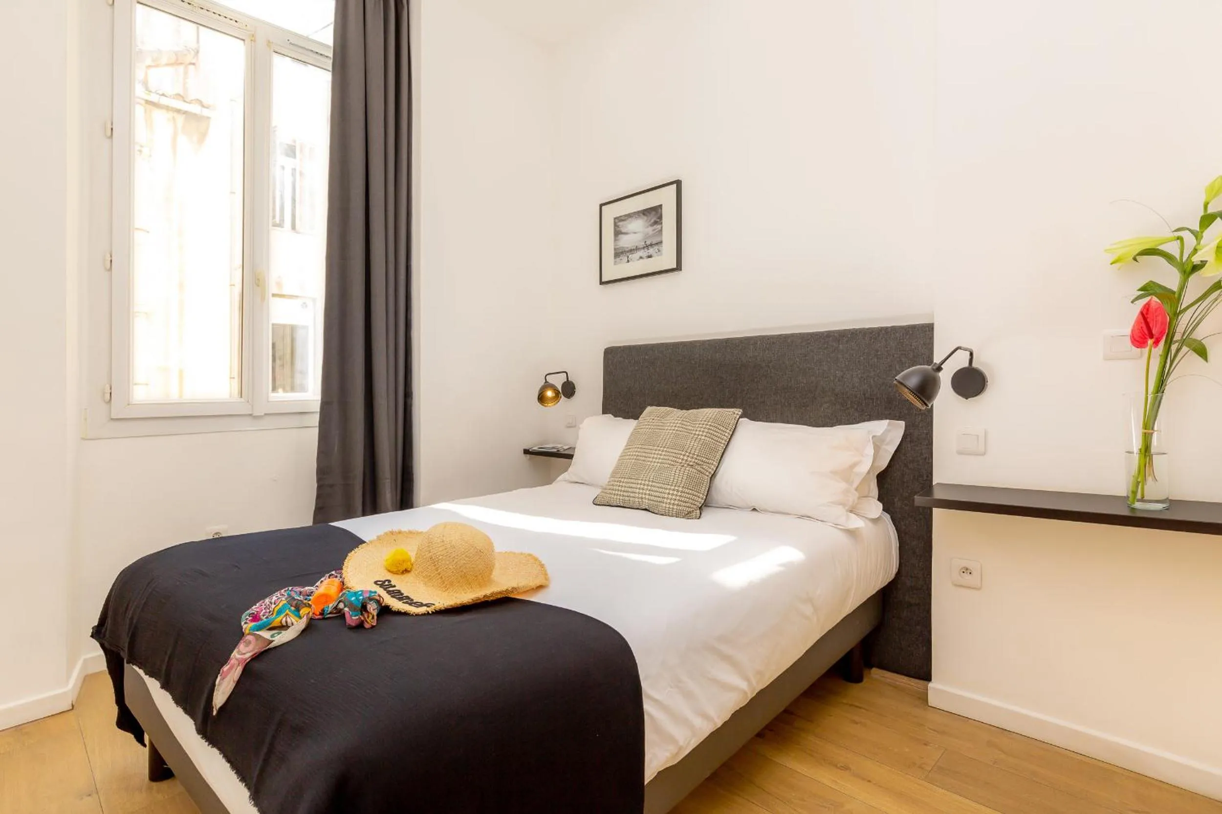Bedroom, Bed in Breteuil – Appart au Vieux Port