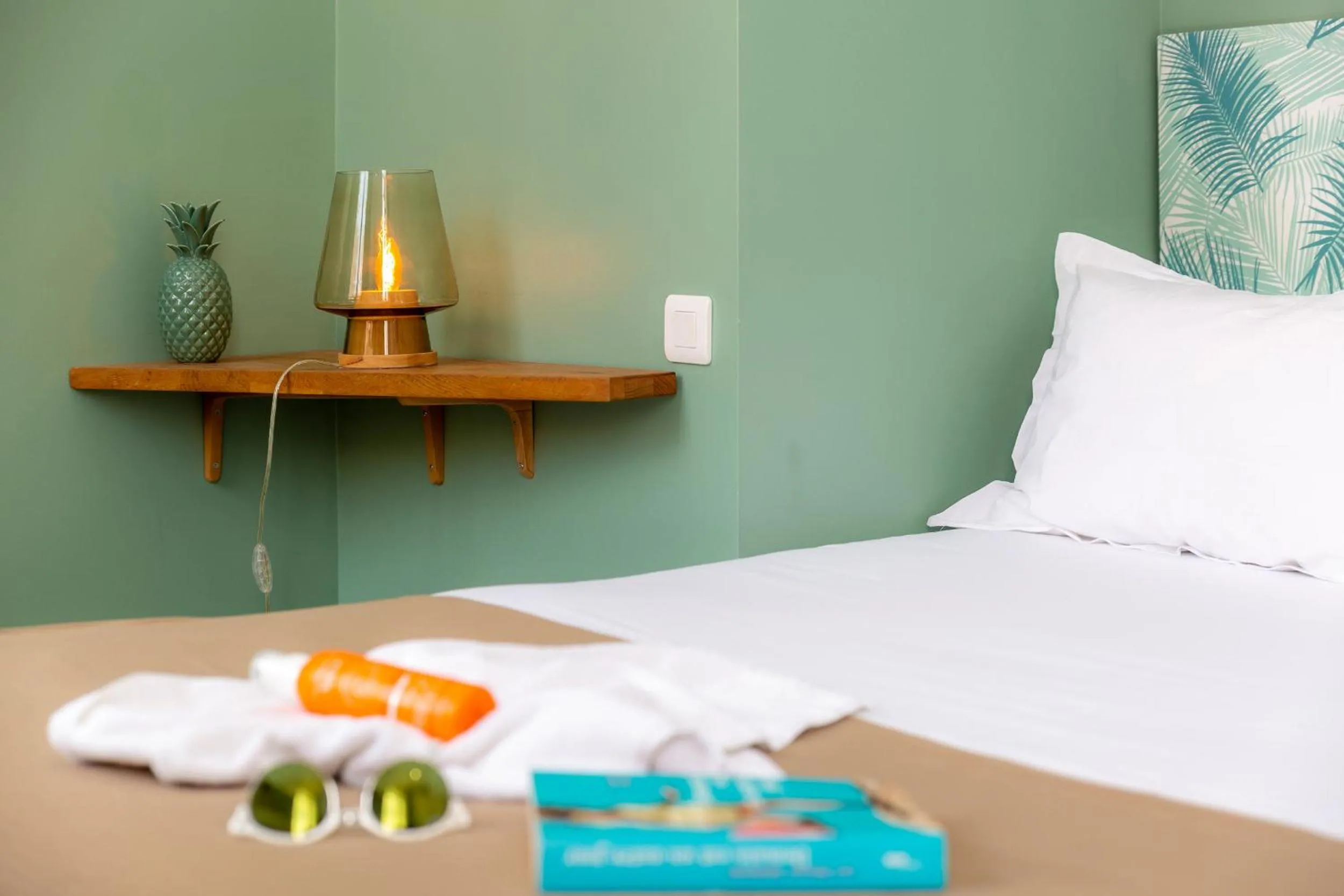 Bedroom, Bed in Breteuil – Appart au Vieux Port