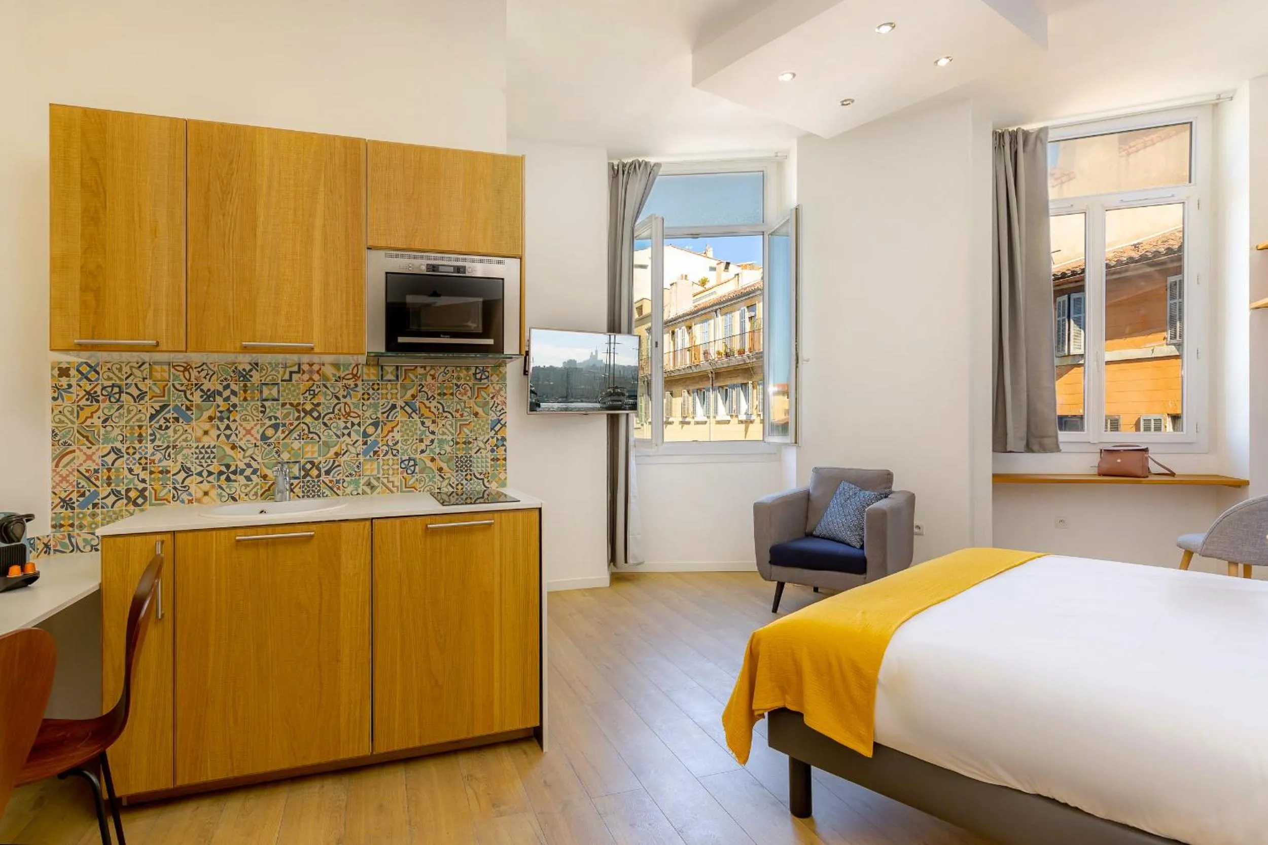 Bedroom, Bed in Breteuil – Appart au Vieux Port