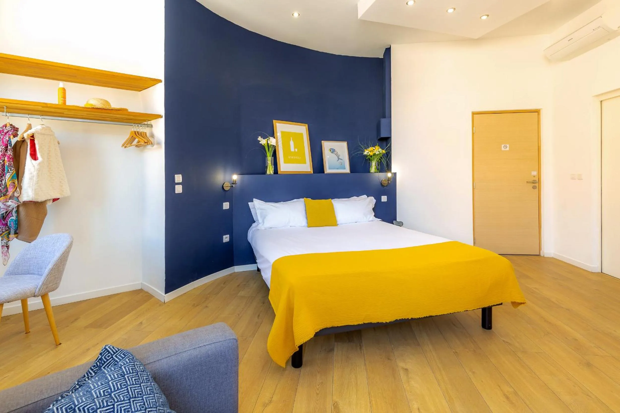 Bedroom, Bed in Breteuil – Appart au Vieux Port