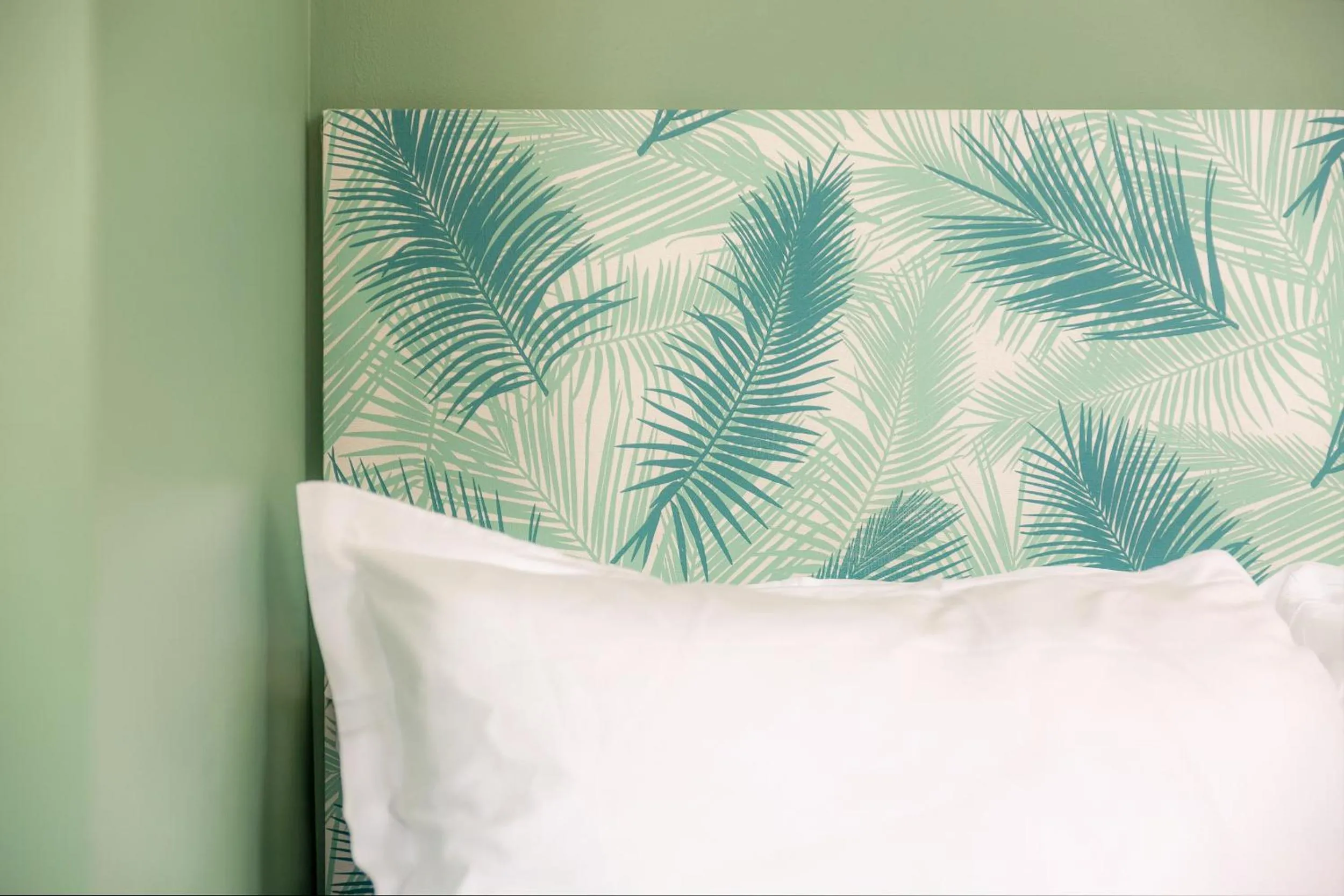Bedroom, Bed in Breteuil – Appart au Vieux Port