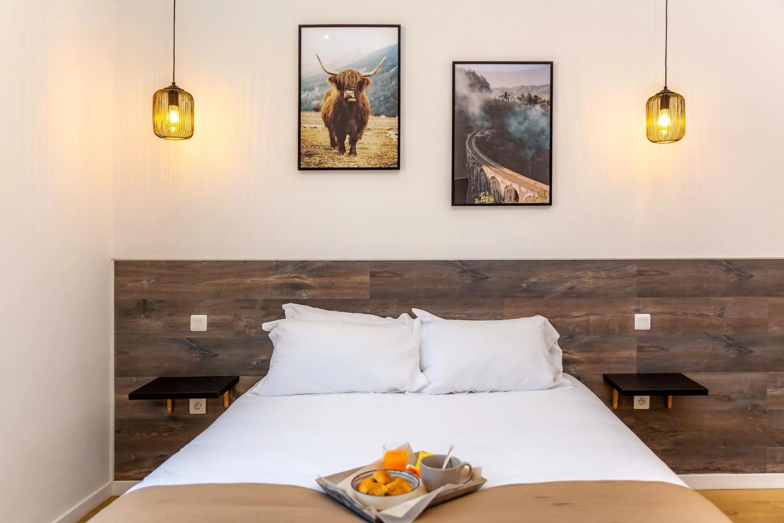 Bedroom, Bed in Breteuil – Appart au Vieux Port