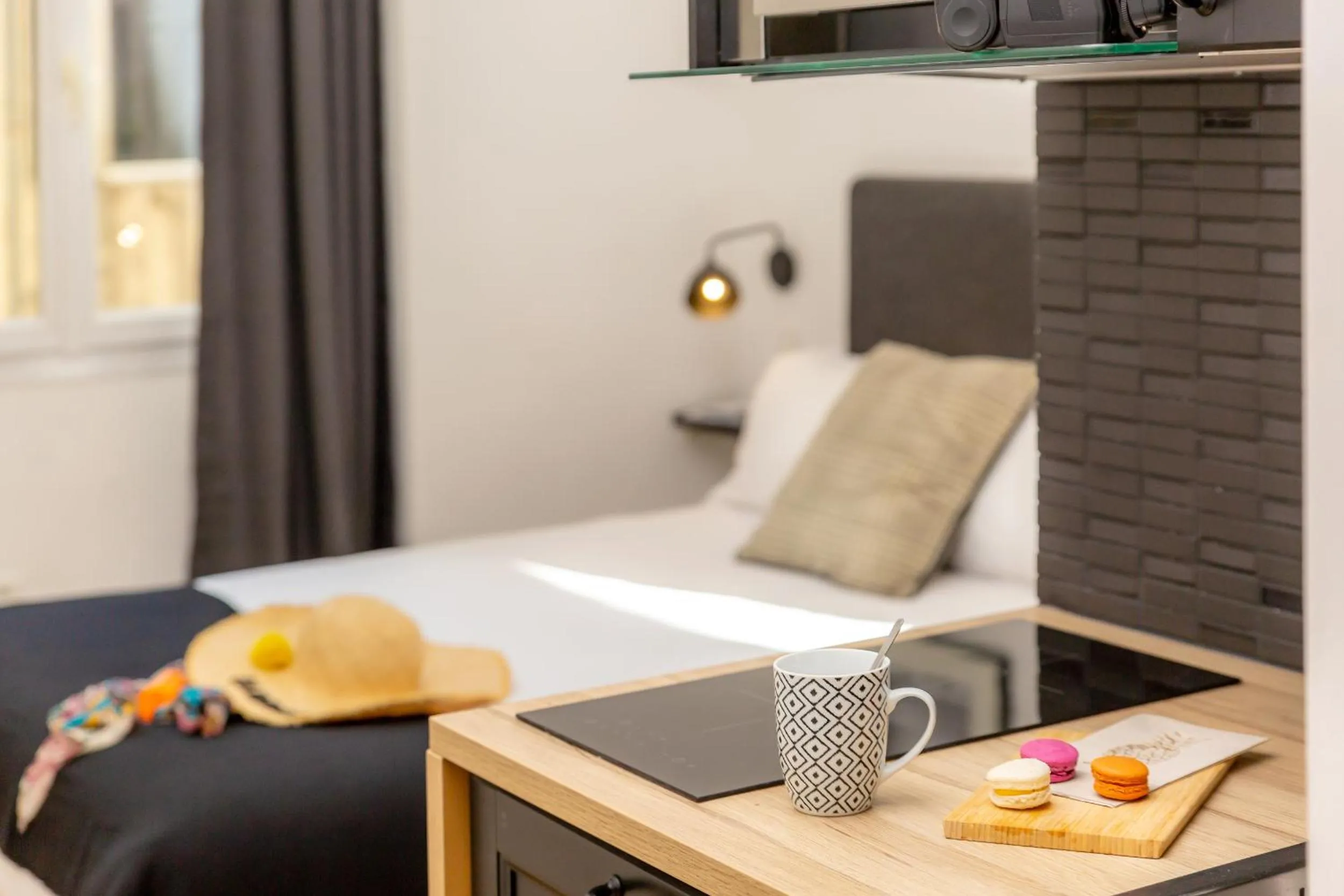 Bedroom, Bed in Breteuil – Appart au Vieux Port