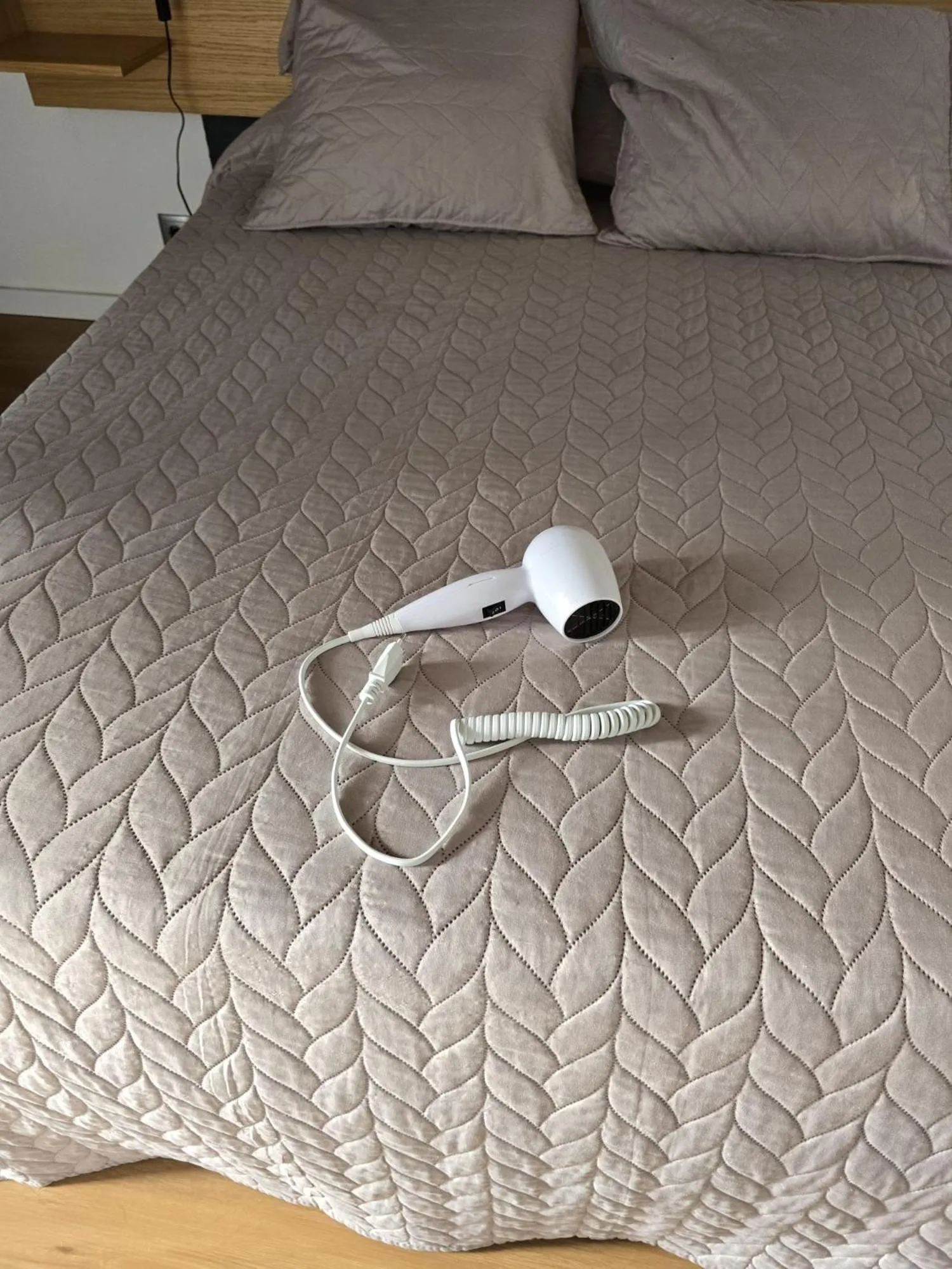 Bed in AL Moniz
