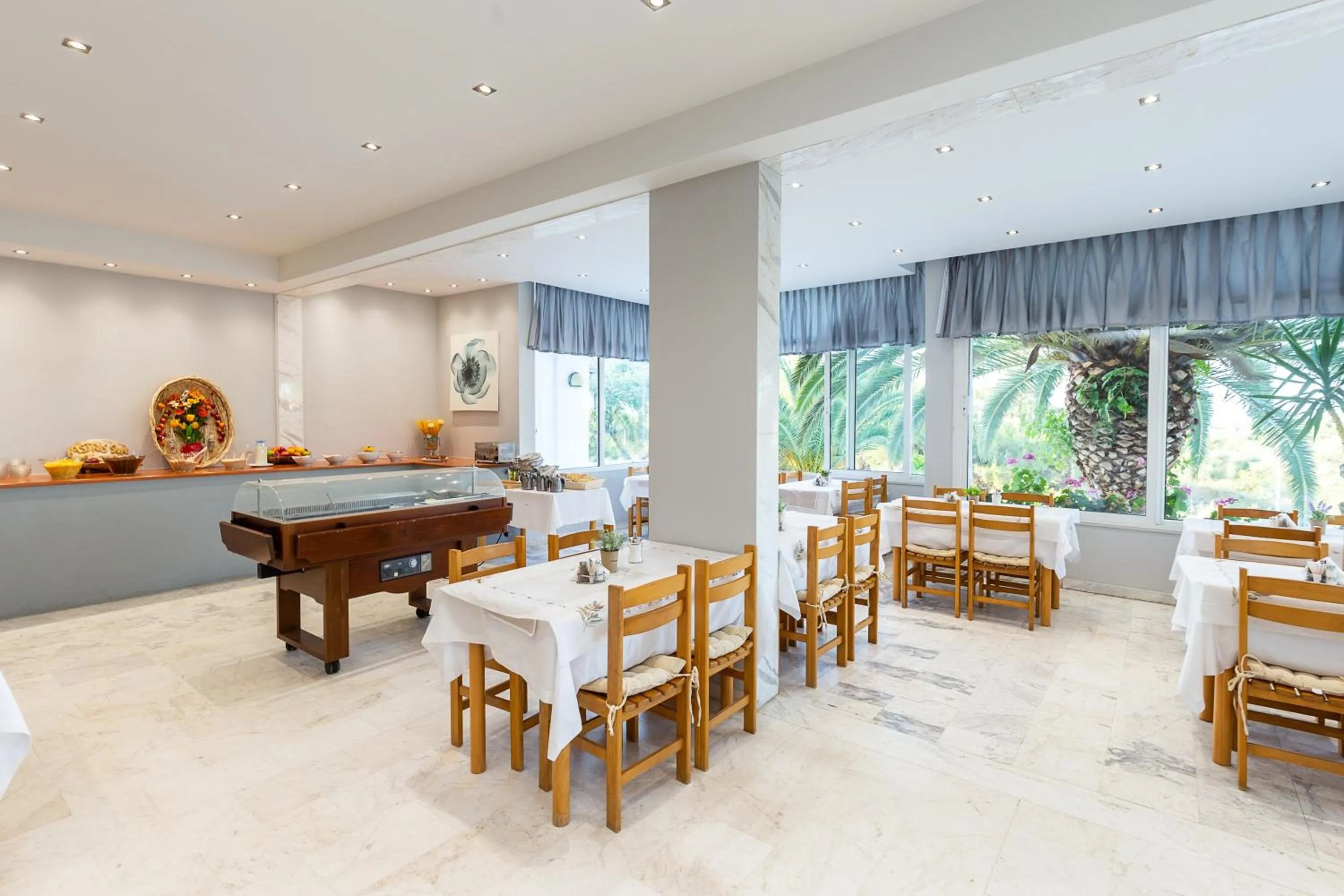 Restaurant/places to eat in Astris Sun Hotel