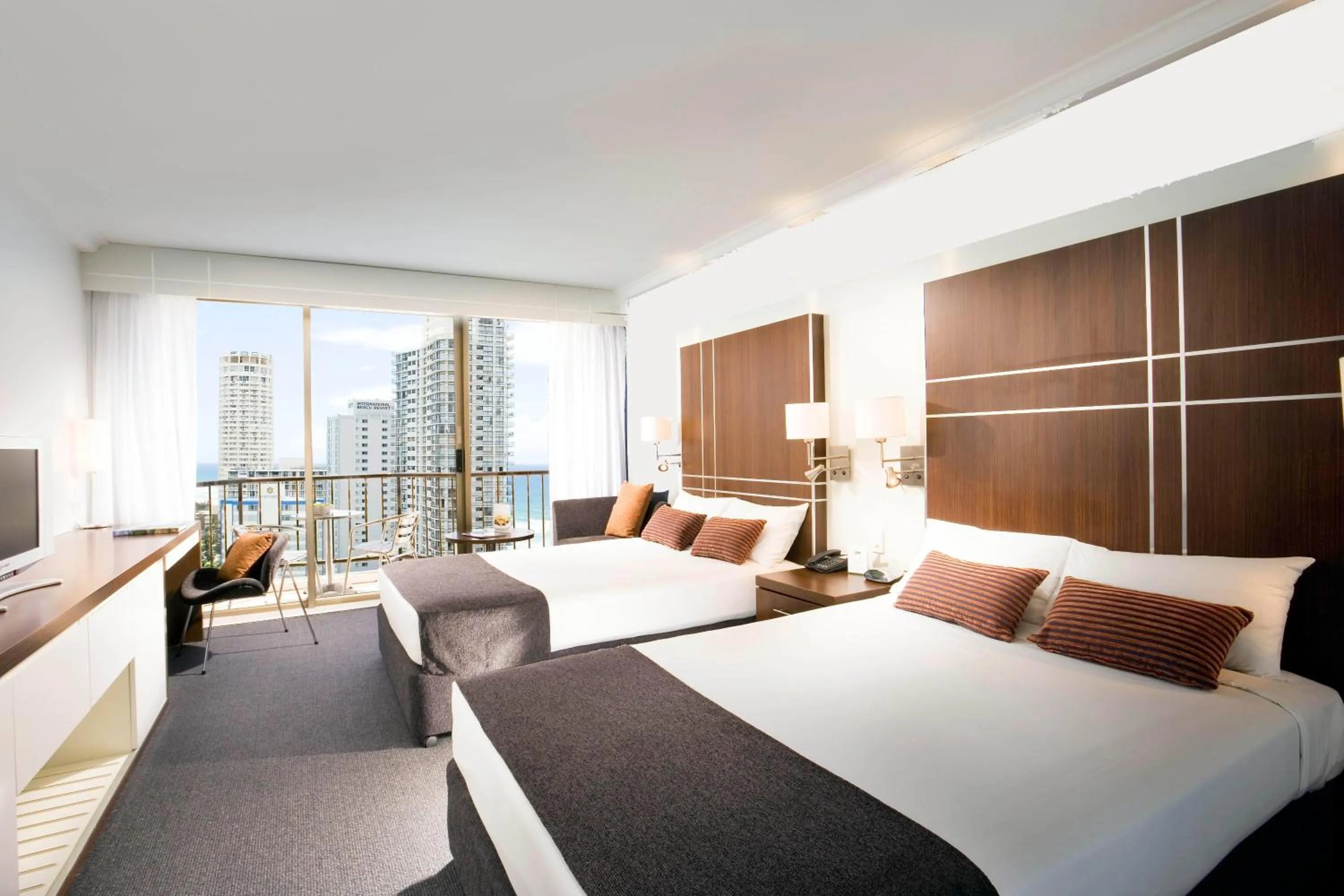 Balcony/Terrace, Bed in Mantra on View Hotel