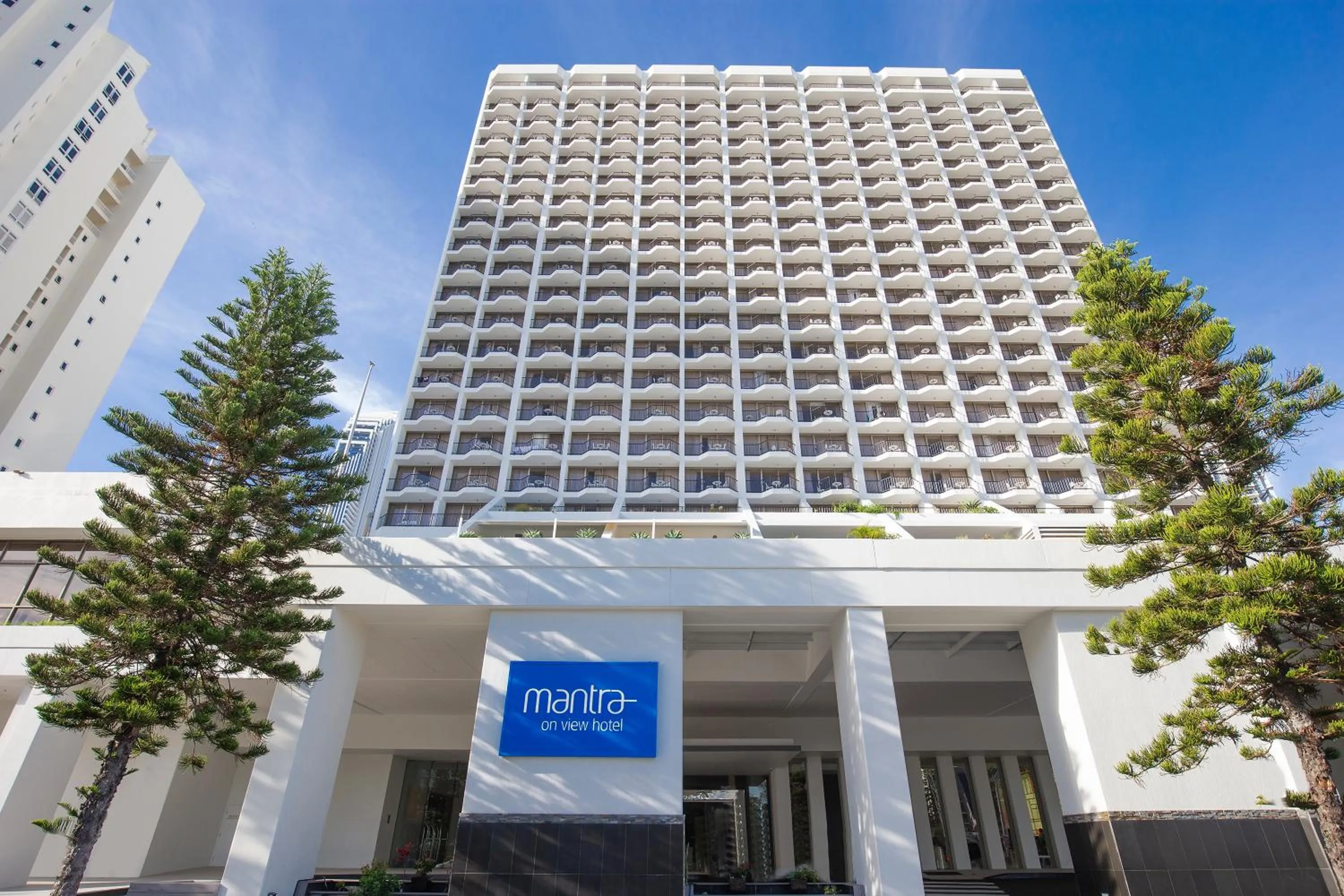 Facade/entrance in Mantra on View Hotel