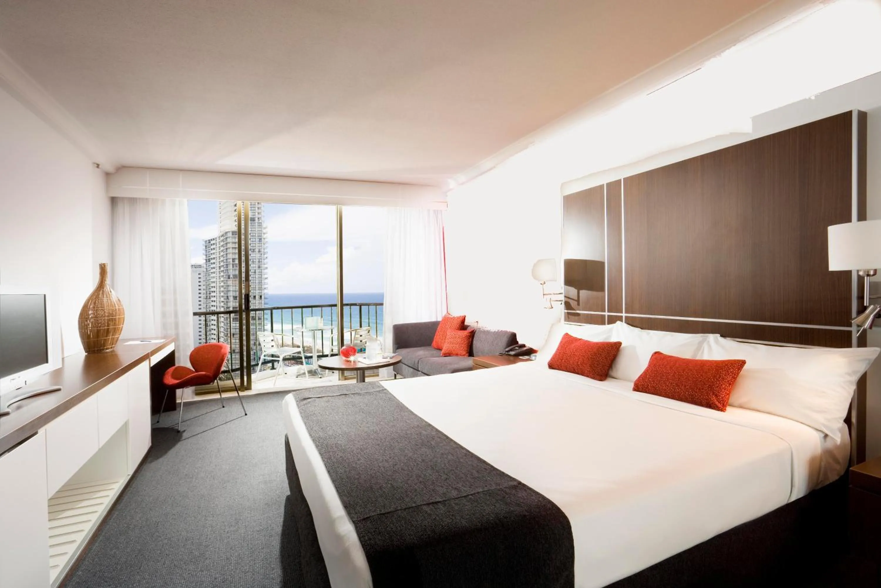 Balcony/Terrace, Bed in Mantra on View Hotel