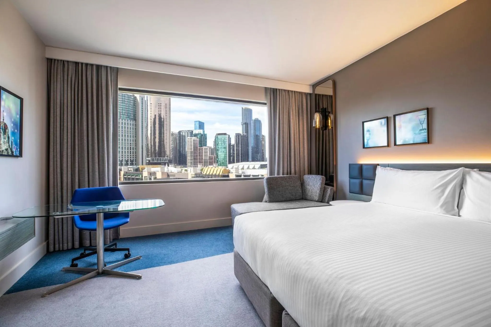 Photo of the whole room, Bed in Crowne Plaza Melbourne by IHG