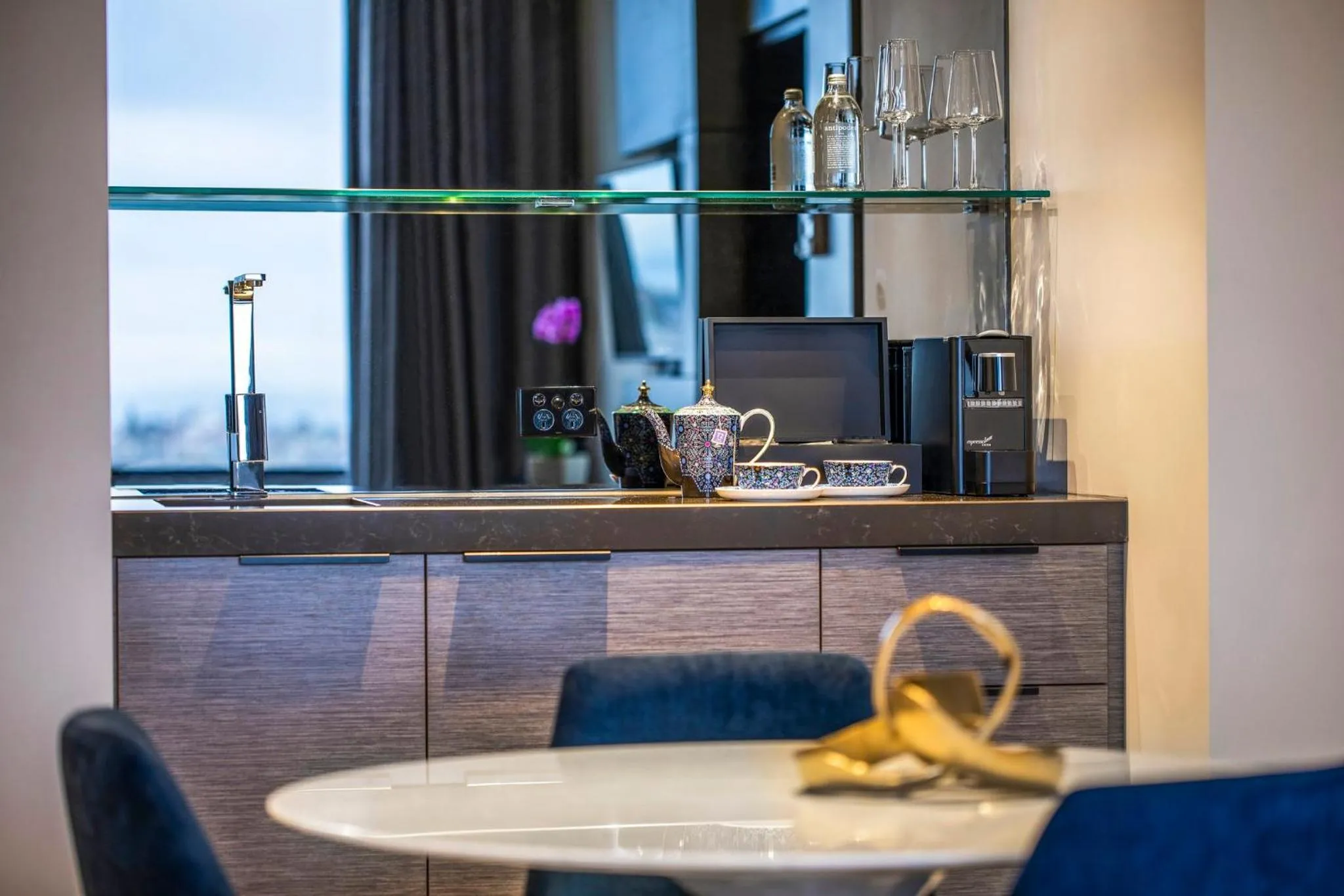 Photo of the whole room in Crowne Plaza Melbourne by IHG