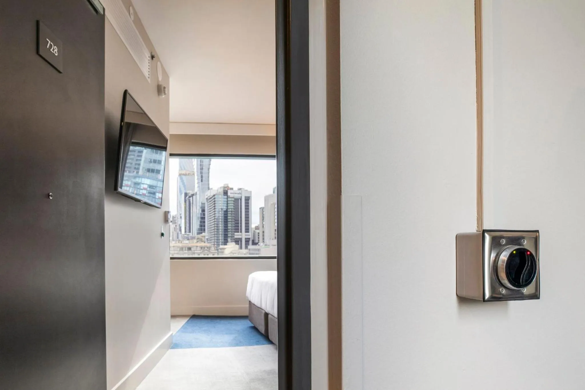 Photo of the whole room in Crowne Plaza Melbourne by IHG