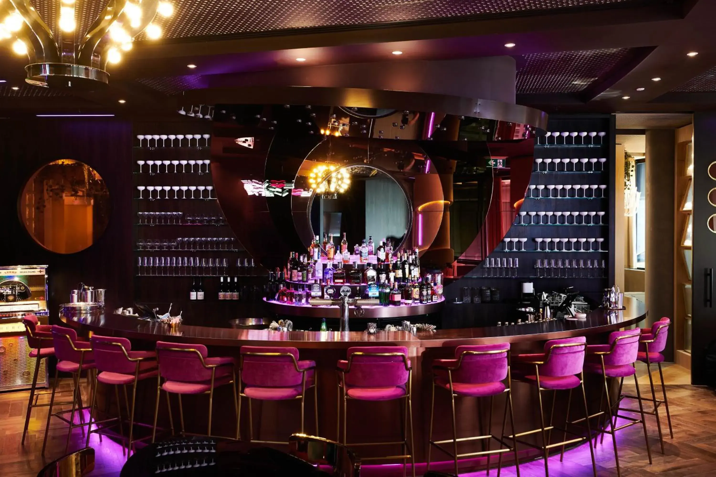 Lounge or bar in Crowne Plaza Melbourne by IHG Lounge or bar in Crowne Plaza Melbourne by IHG