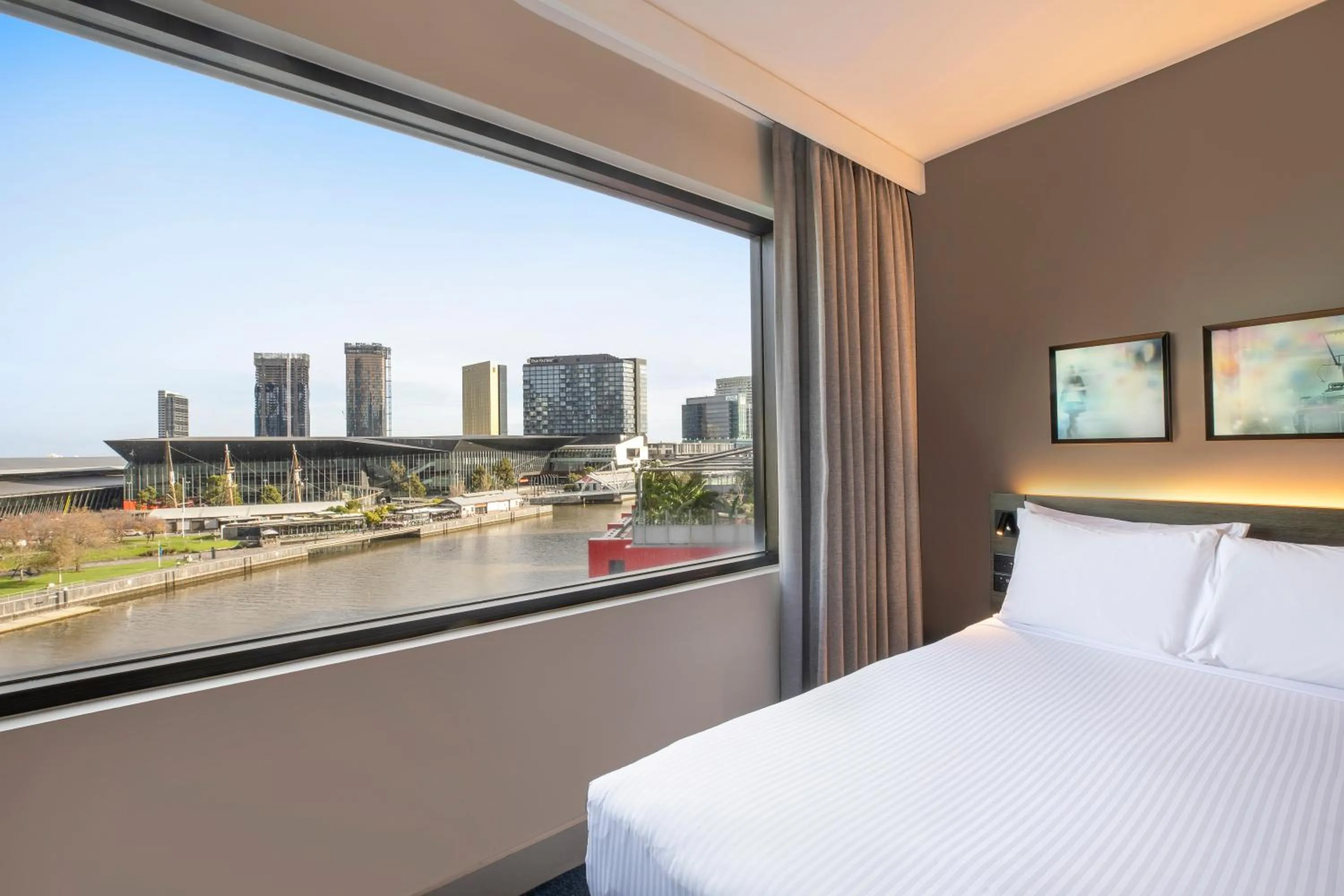 Bed in Crowne Plaza Melbourne by IHG