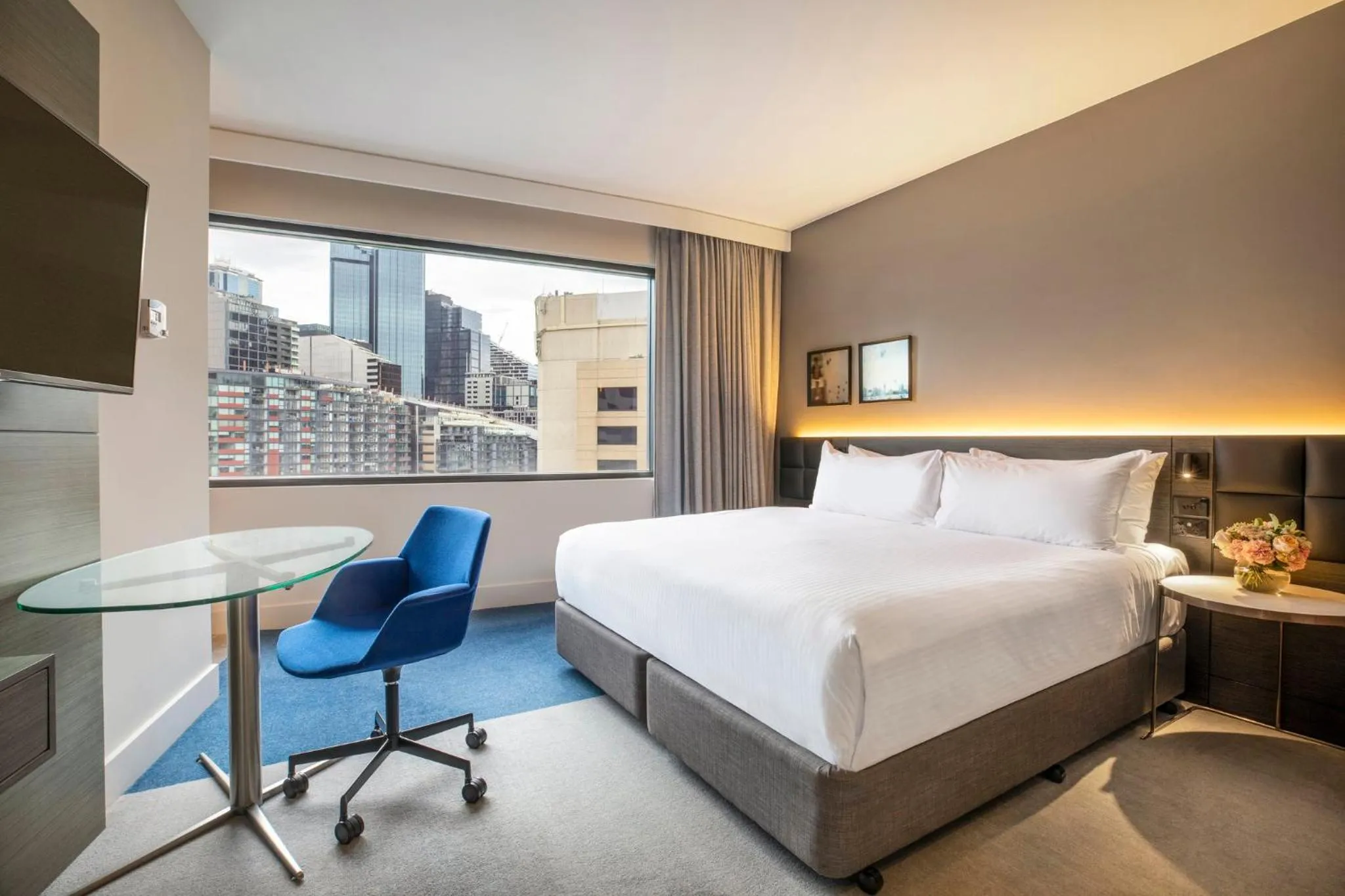 Photo of the whole room, Bed in Crowne Plaza Melbourne by IHG
