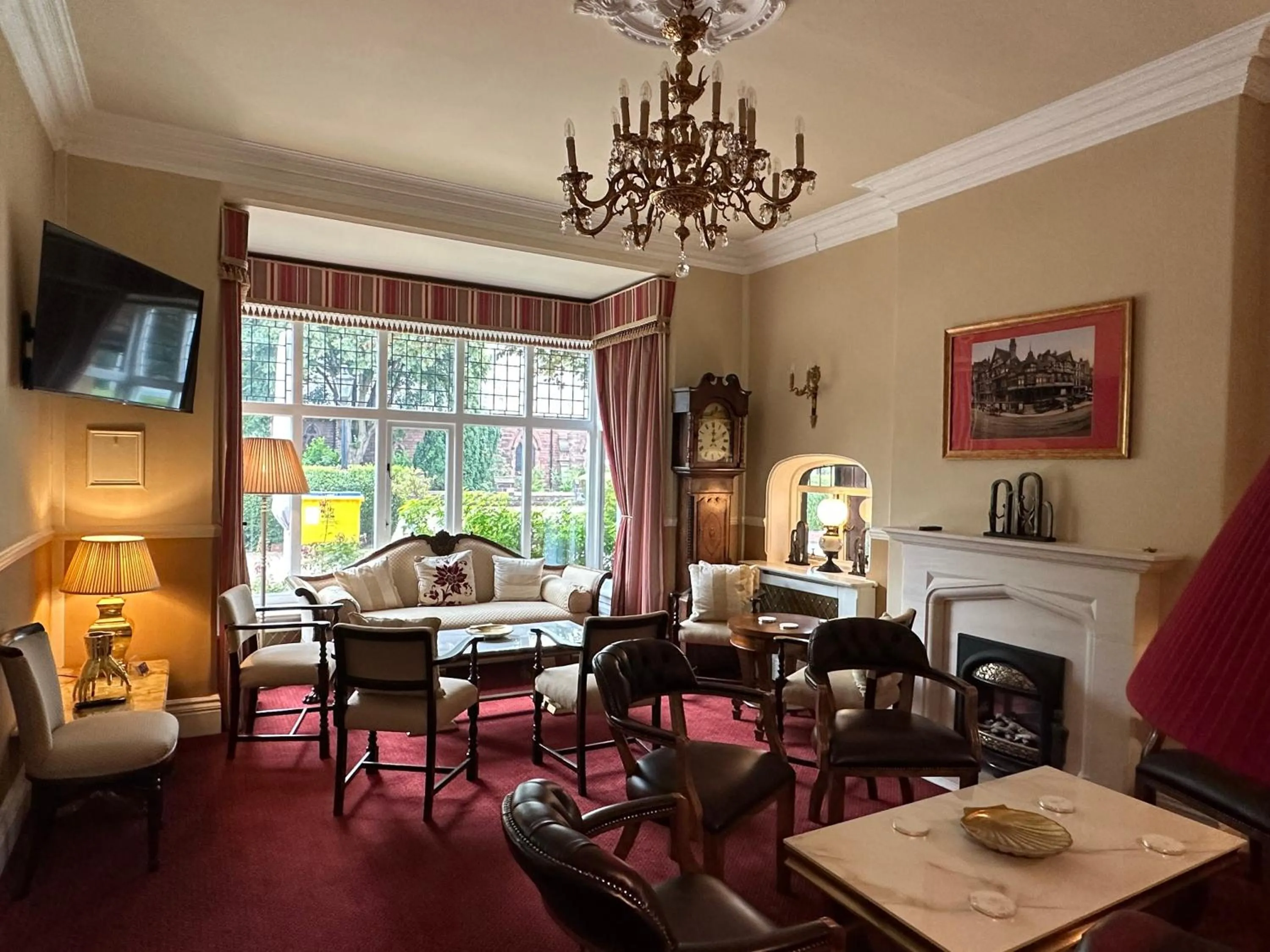 Lounge or bar in The Chester Court Hotel