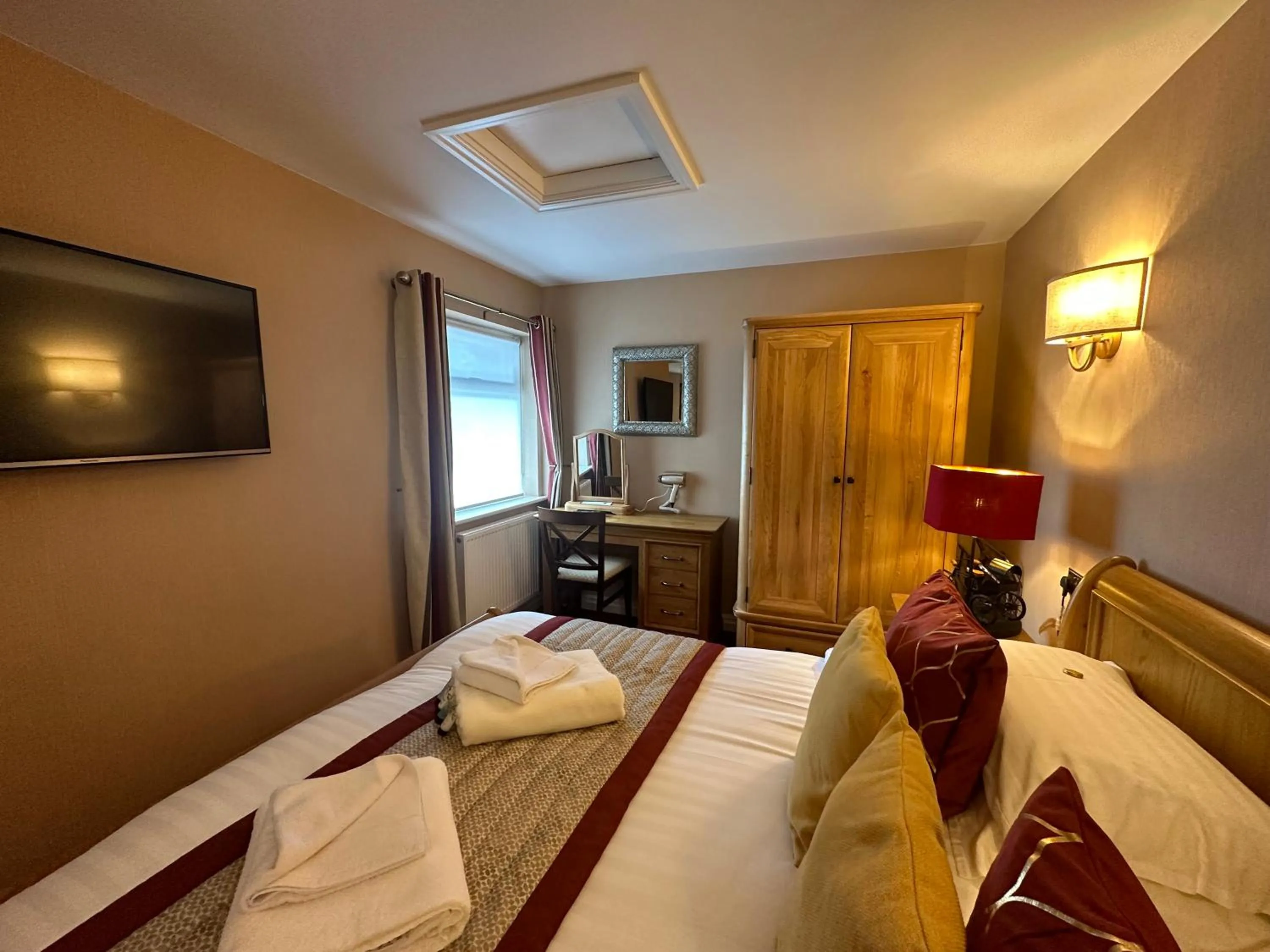 Bedroom, Bed in The Chester Court Hotel