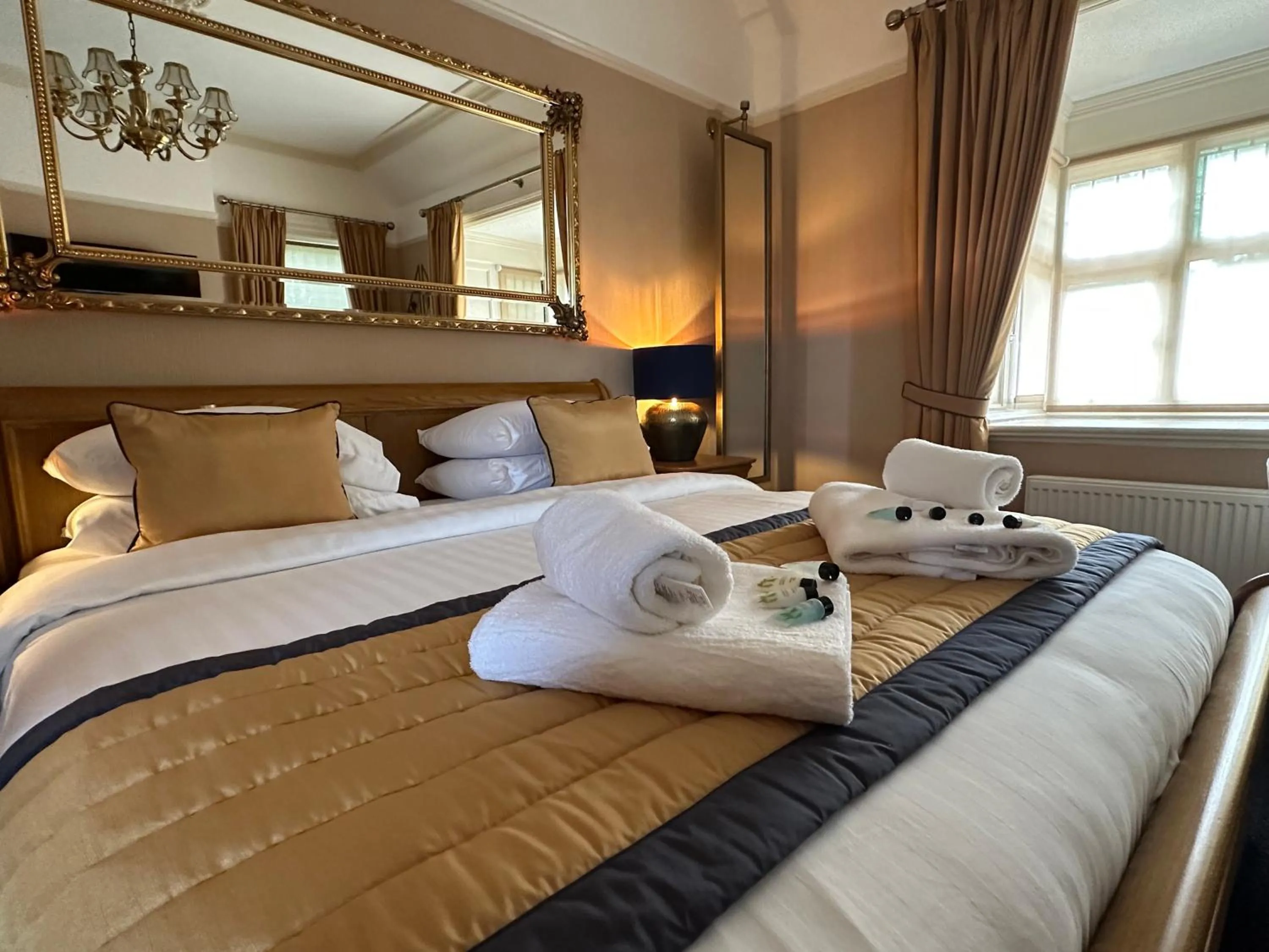 Bed in The Chester Court Hotel