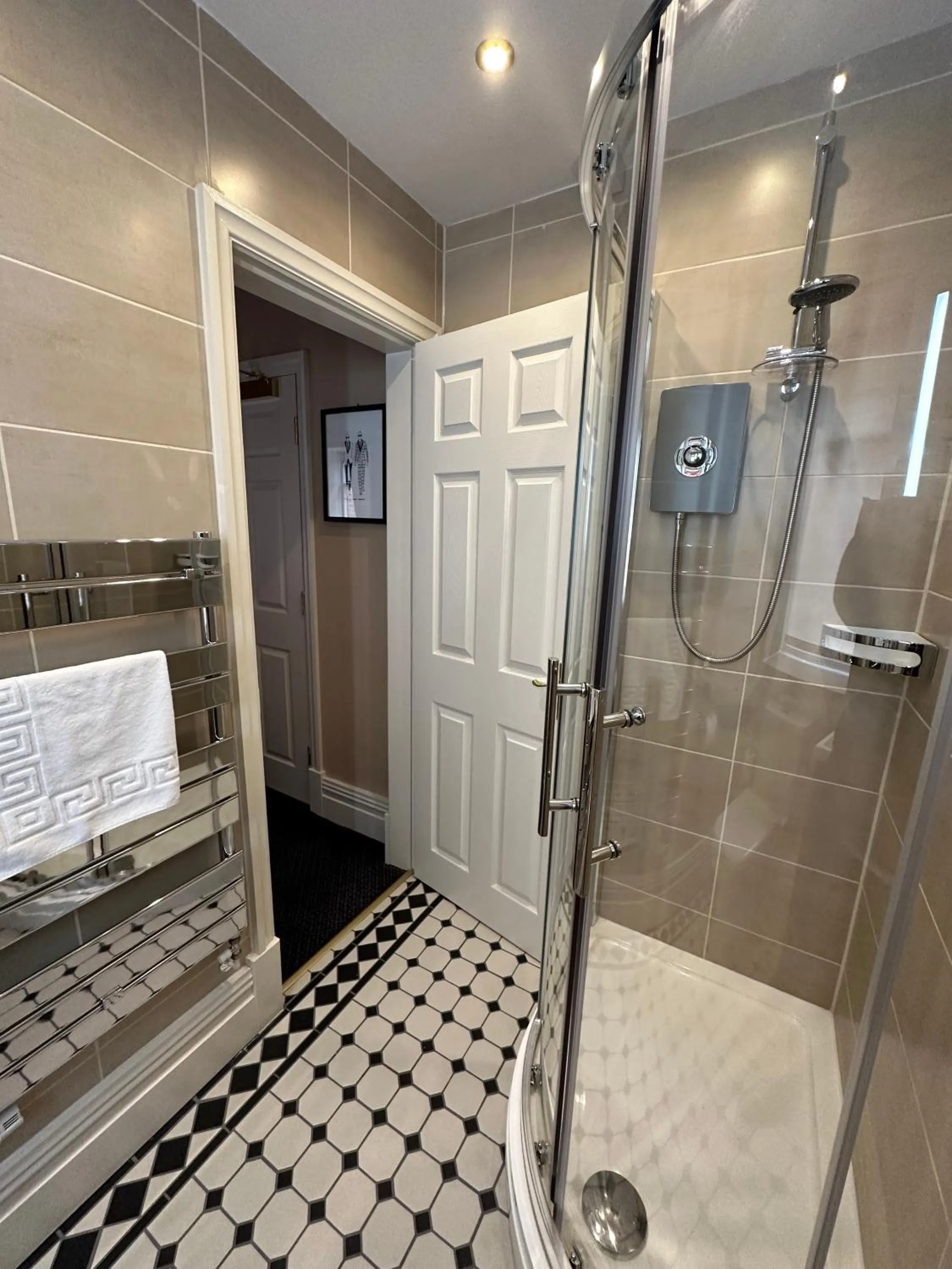 Bathroom in The Chester Court Hotel