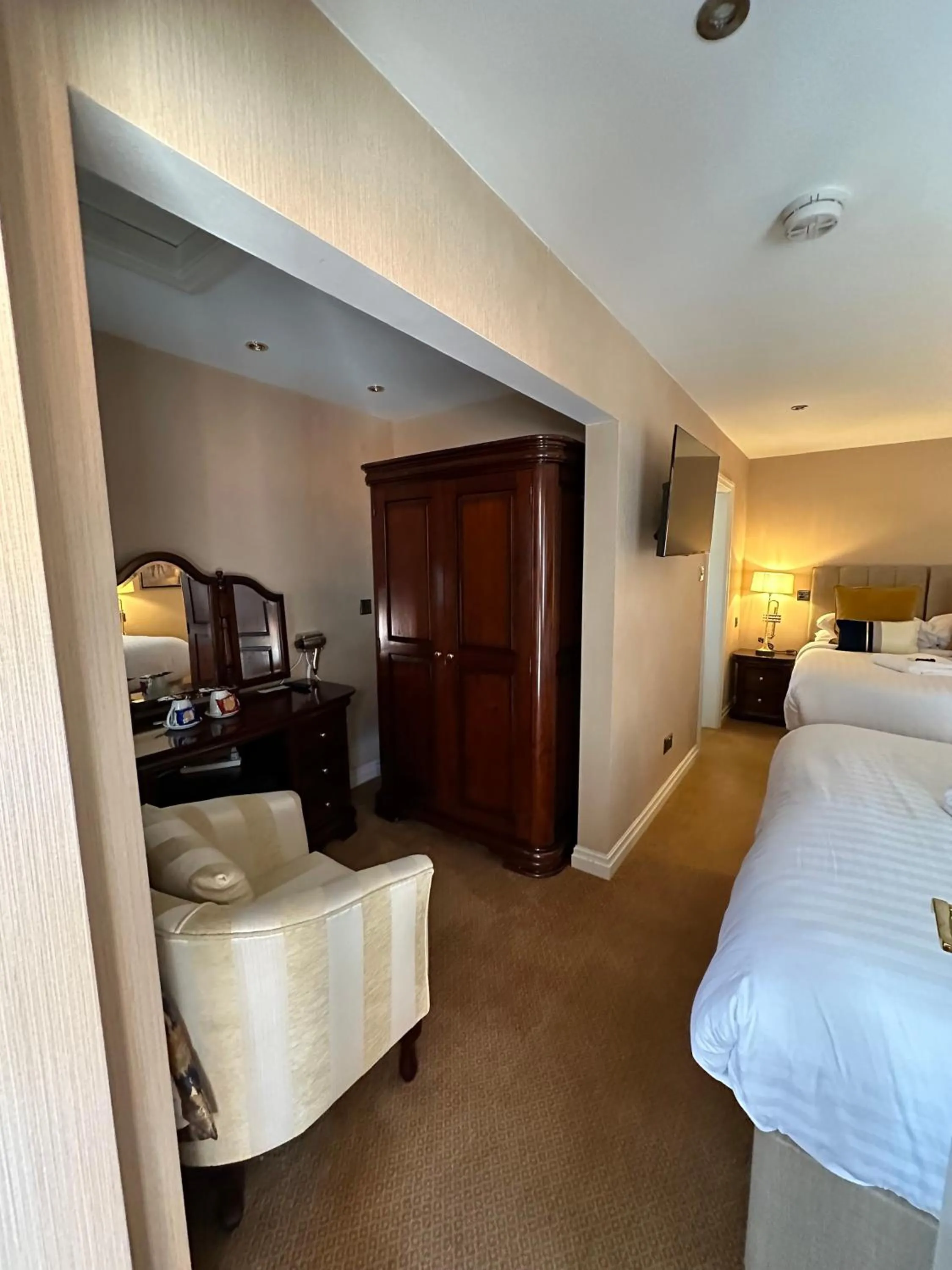 Bedroom, Bed in The Chester Court Hotel