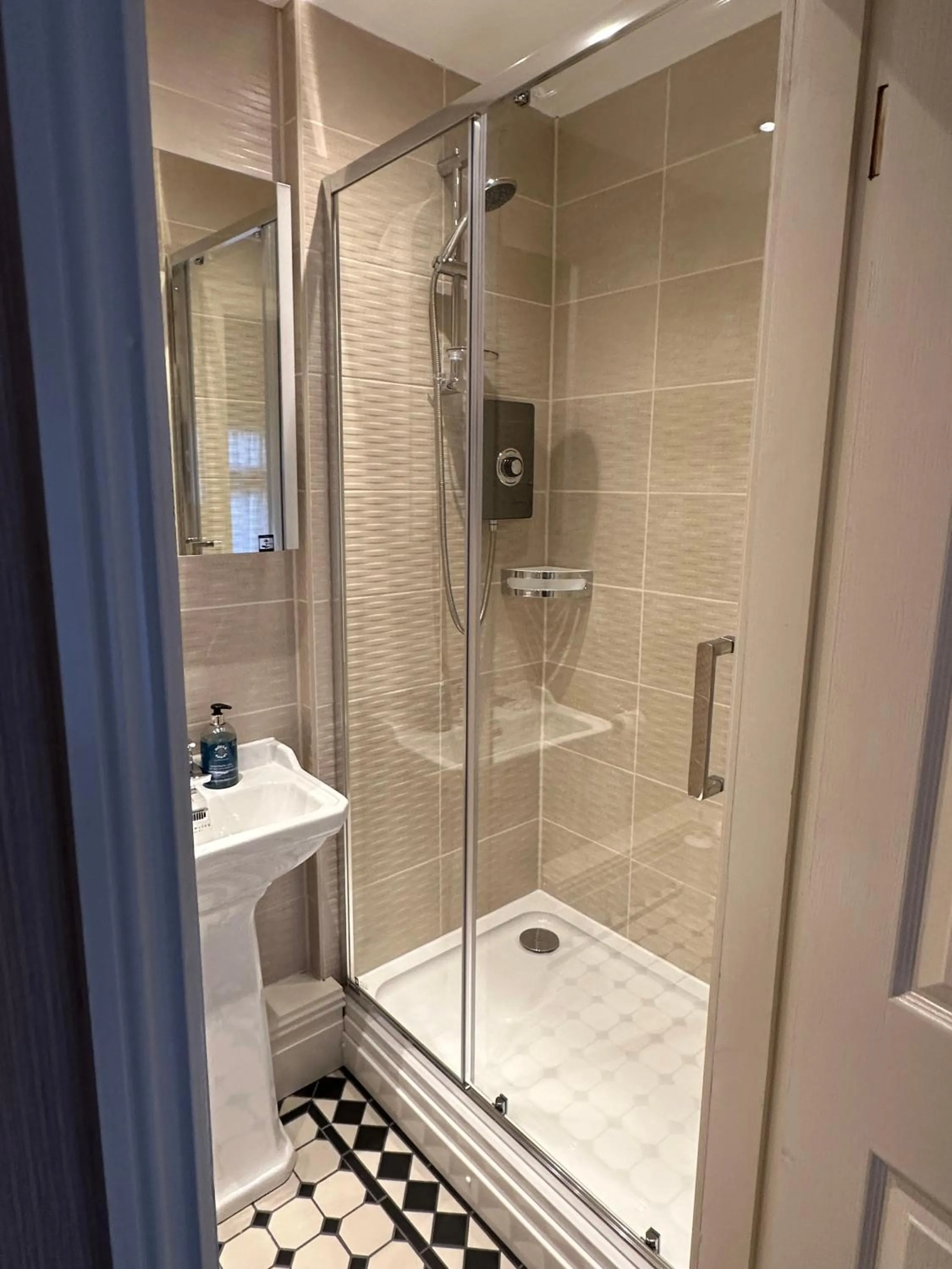 Shower in The Chester Court Hotel