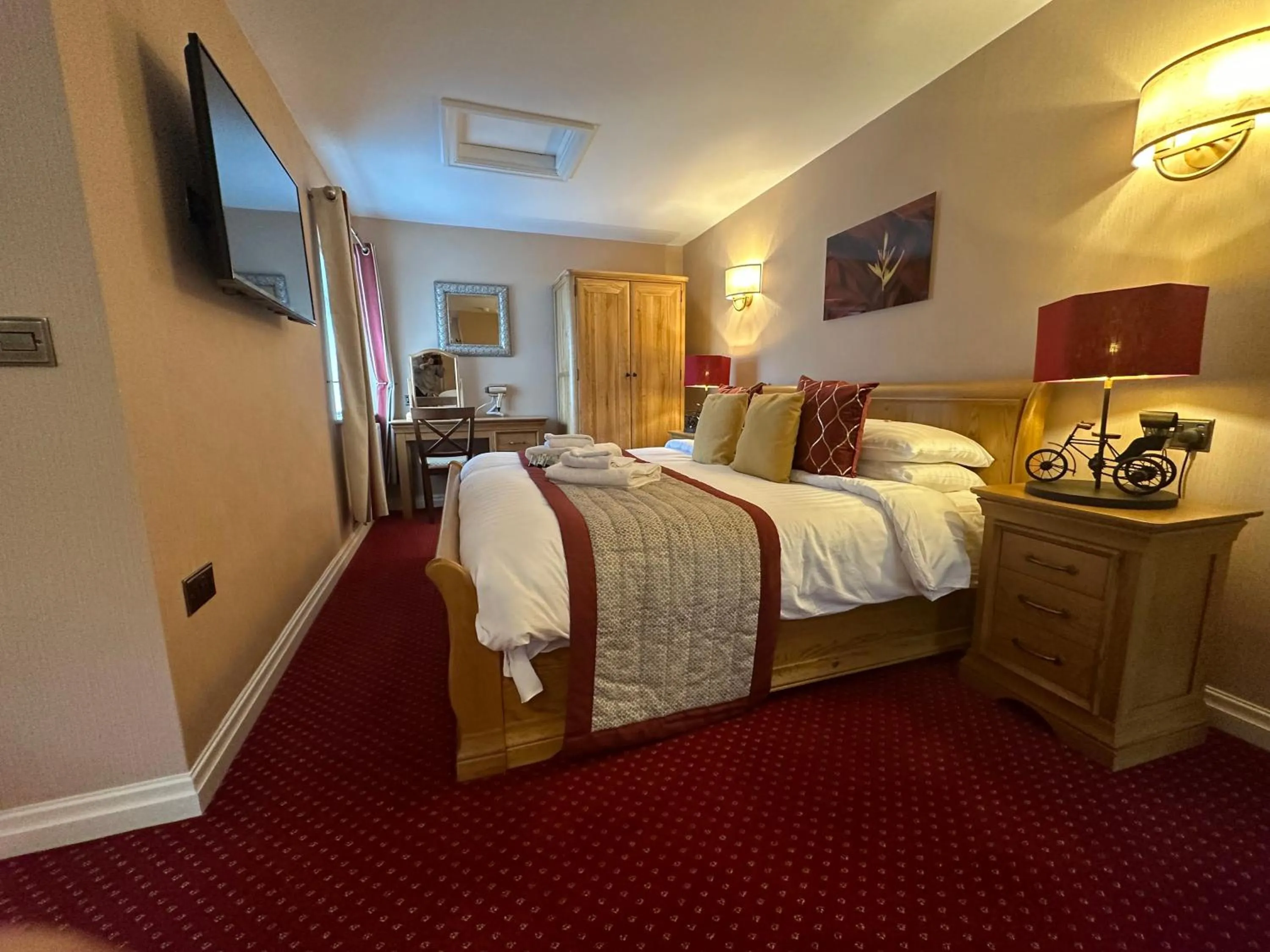 Bedroom, Bed in The Chester Court Hotel