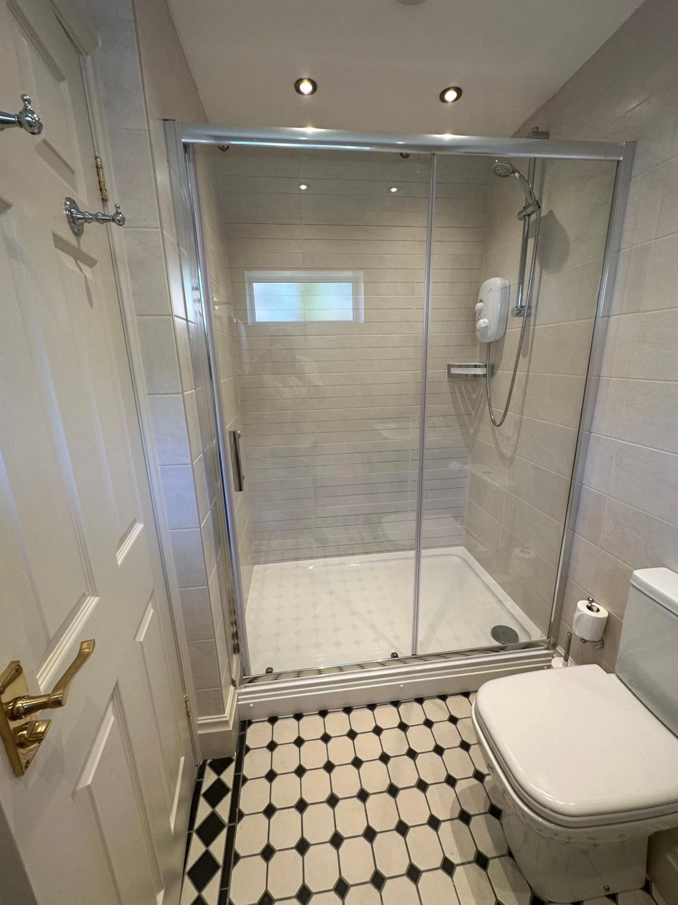 Shower in The Chester Court Hotel