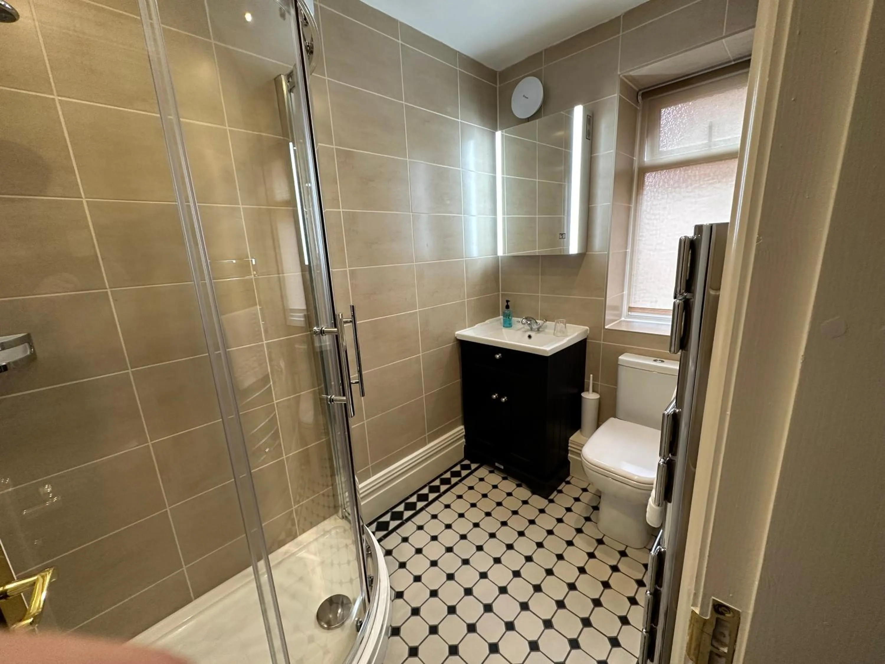 Bathroom in The Chester Court Hotel