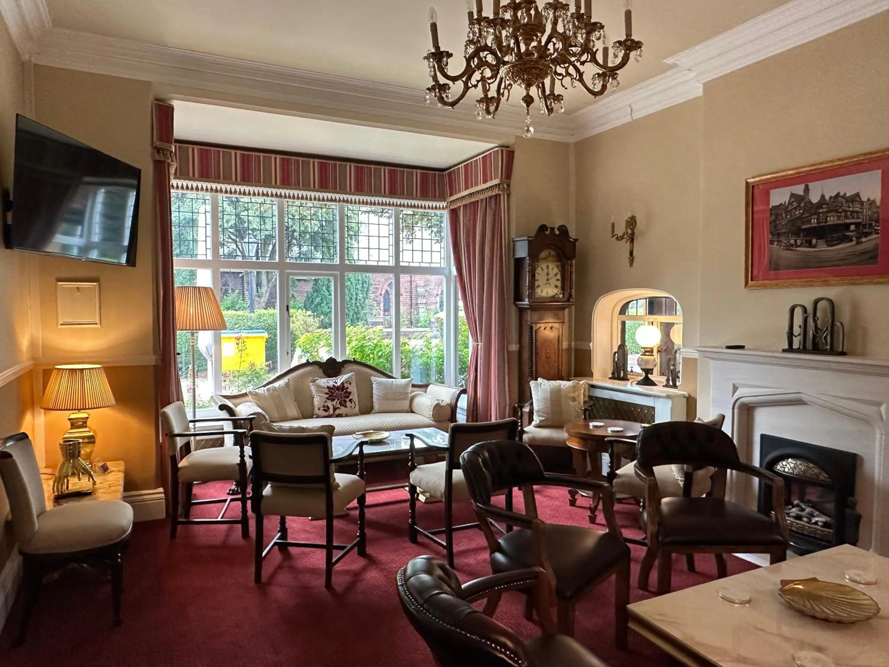 Lounge or bar in The Chester Court Hotel