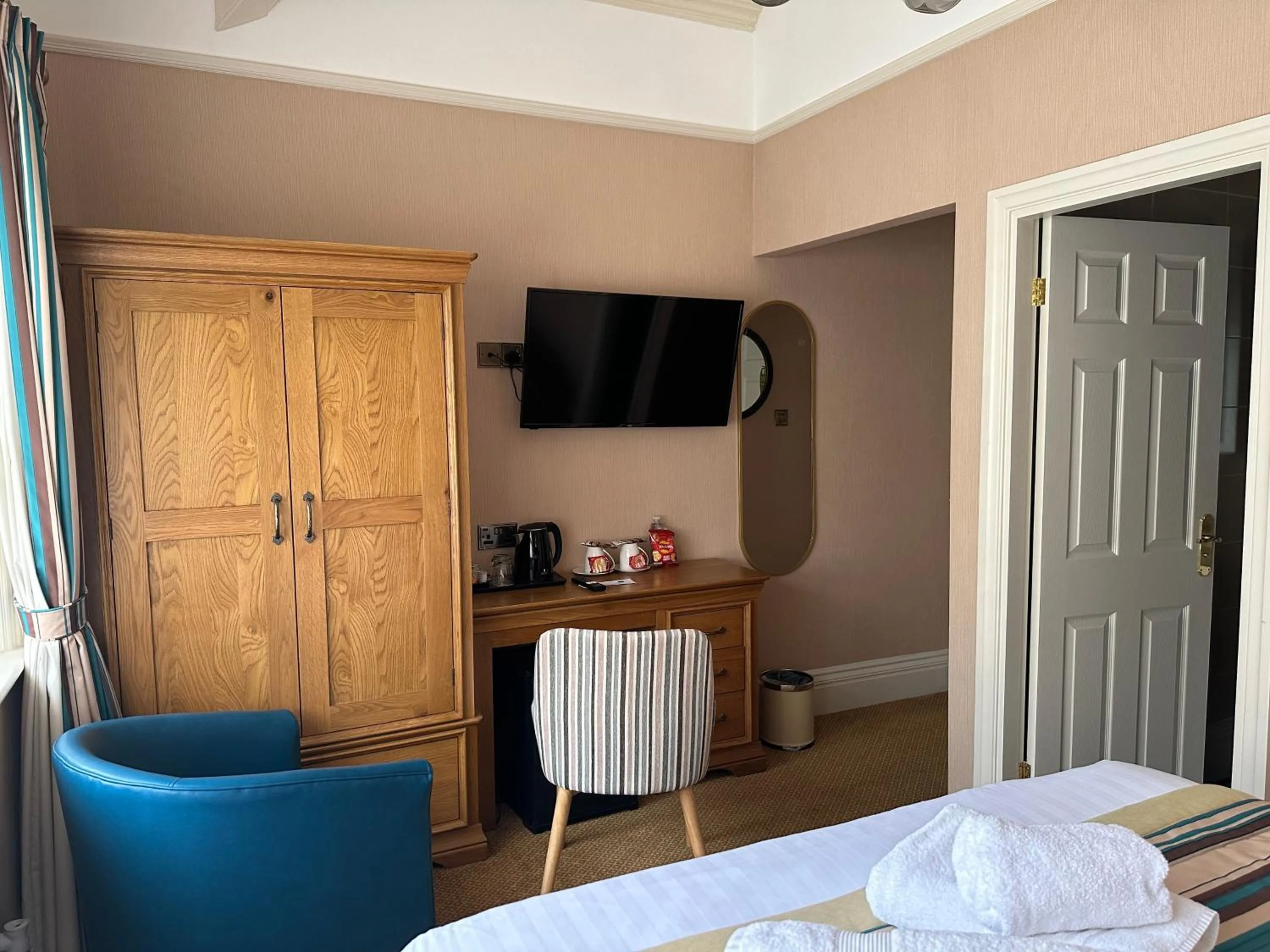 Bedroom in The Chester Court Hotel