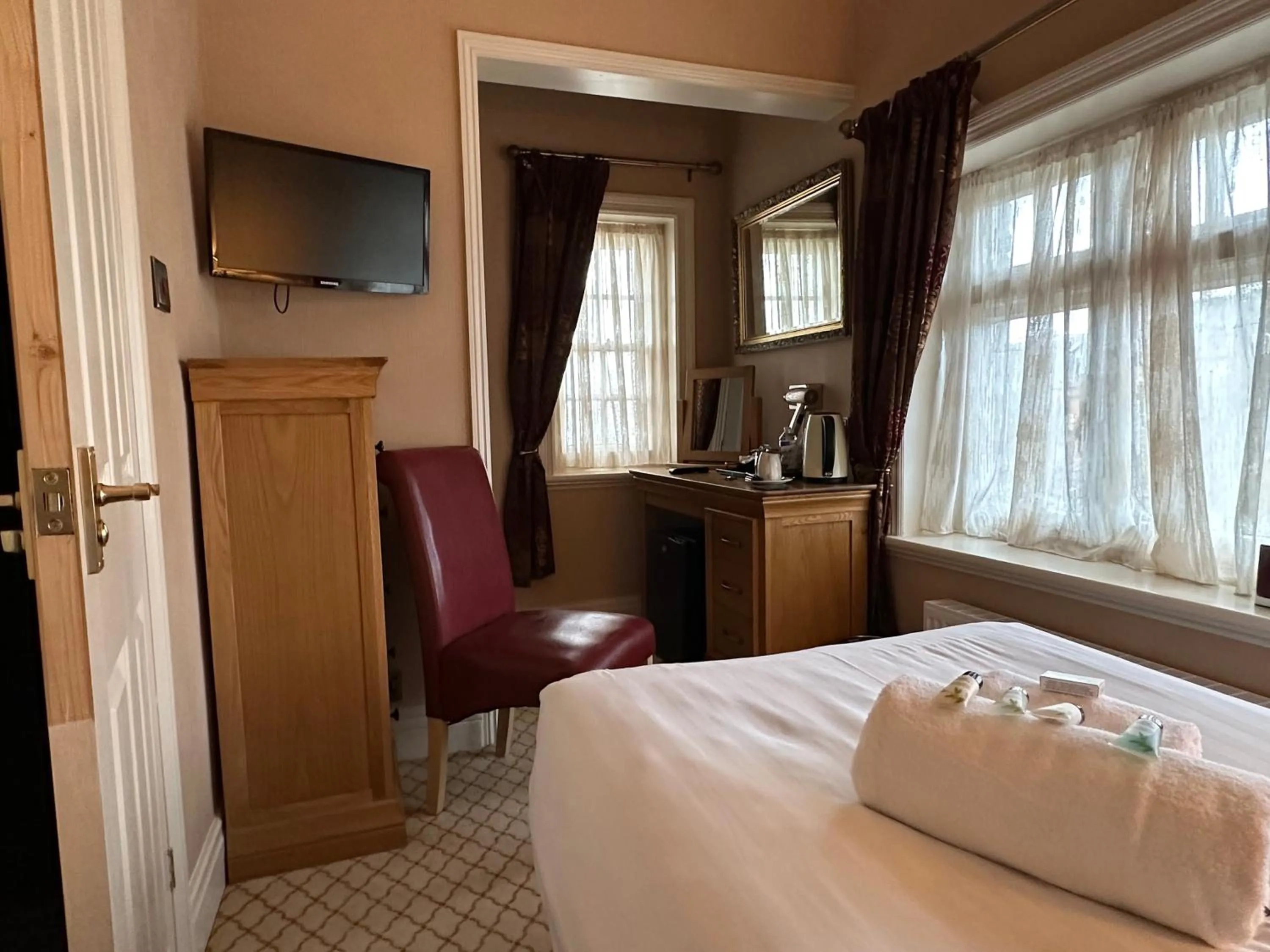 Bedroom, Bed in The Chester Court Hotel