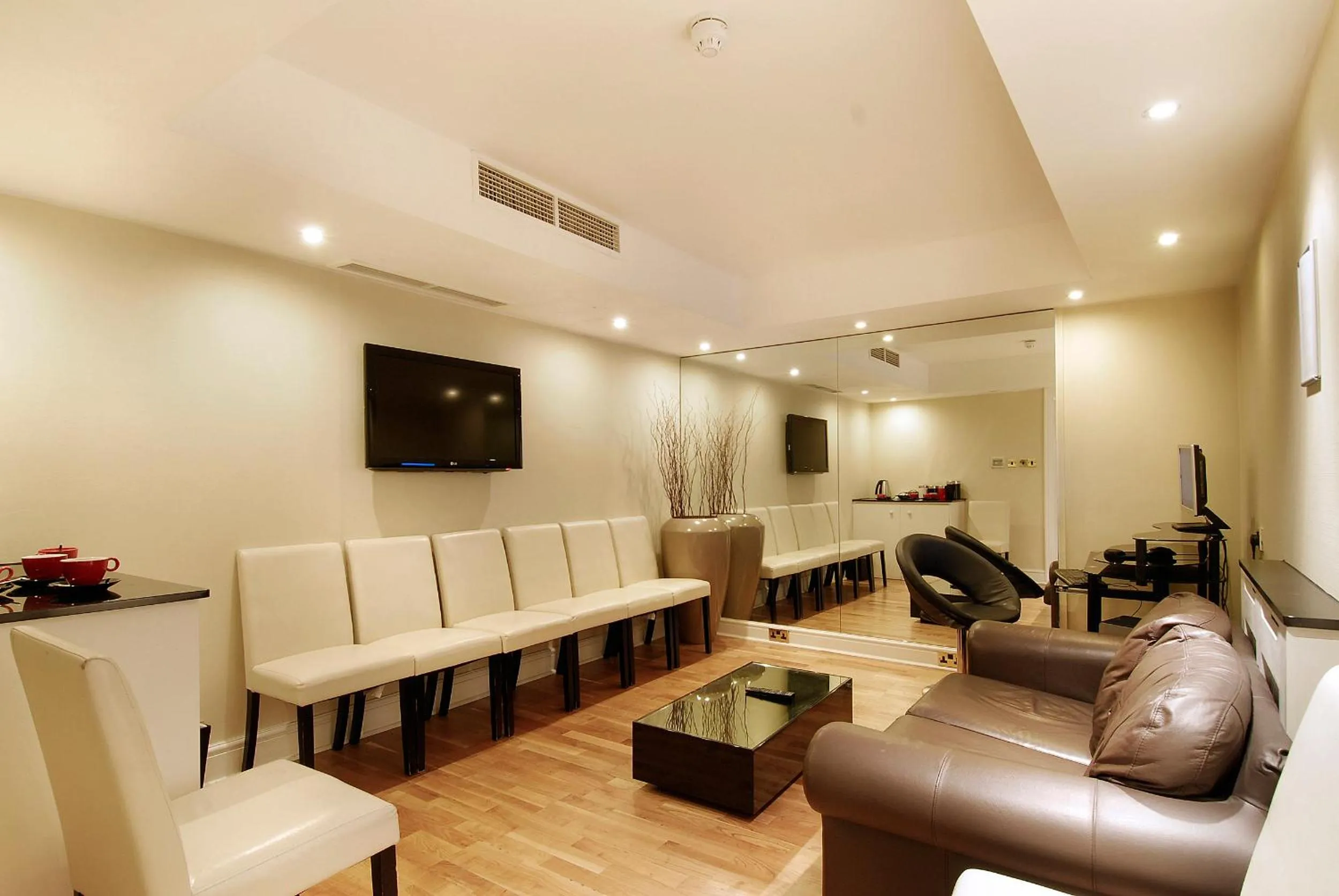 Lounge or bar in Grand Royale Hyde Park