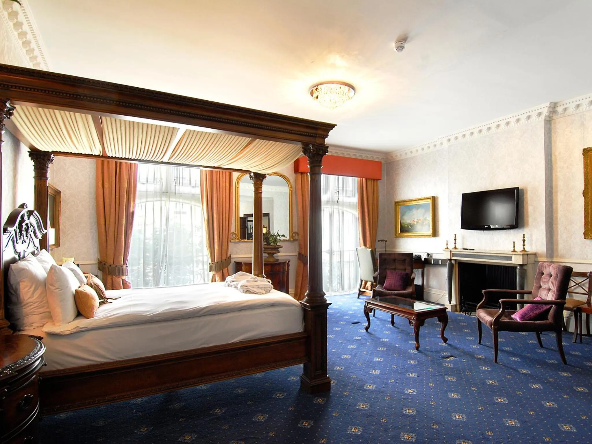 Bedroom, Bed in Grand Royale Hyde Park
