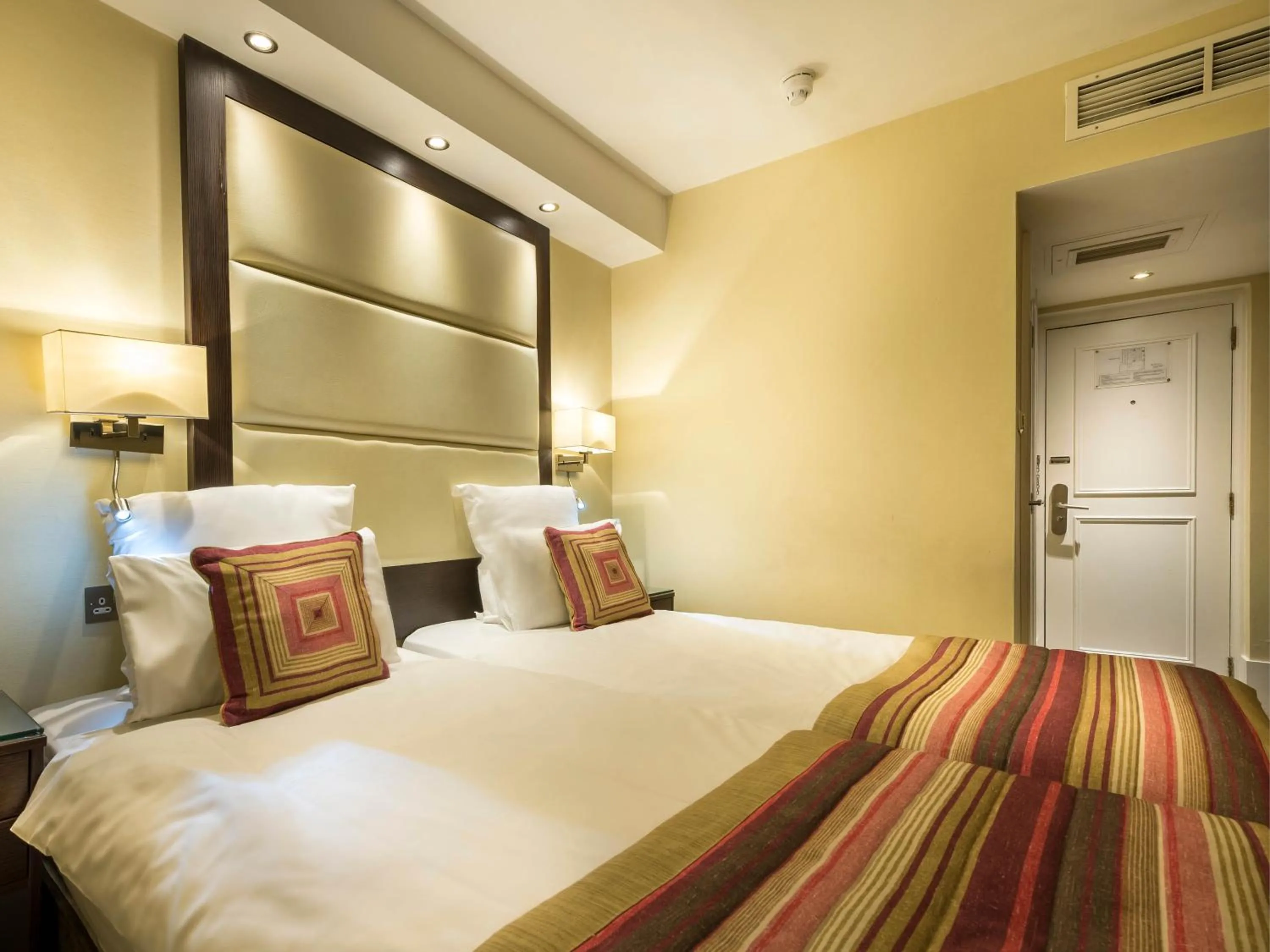 Bedroom, Bed in Grand Royale Hyde Park