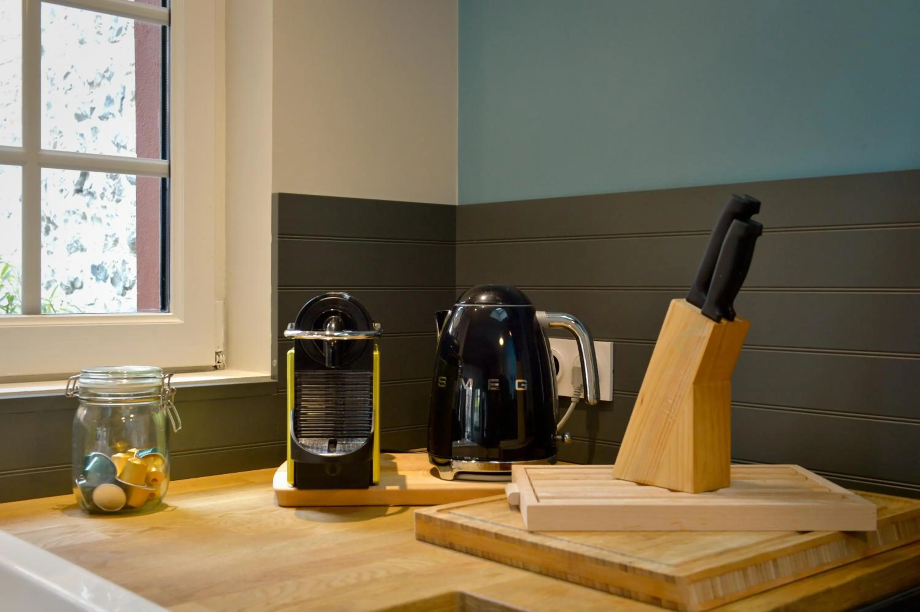 Kitchen or kitchenette in La Maison de Pierre et Valérie Ste Catherine Honfleur