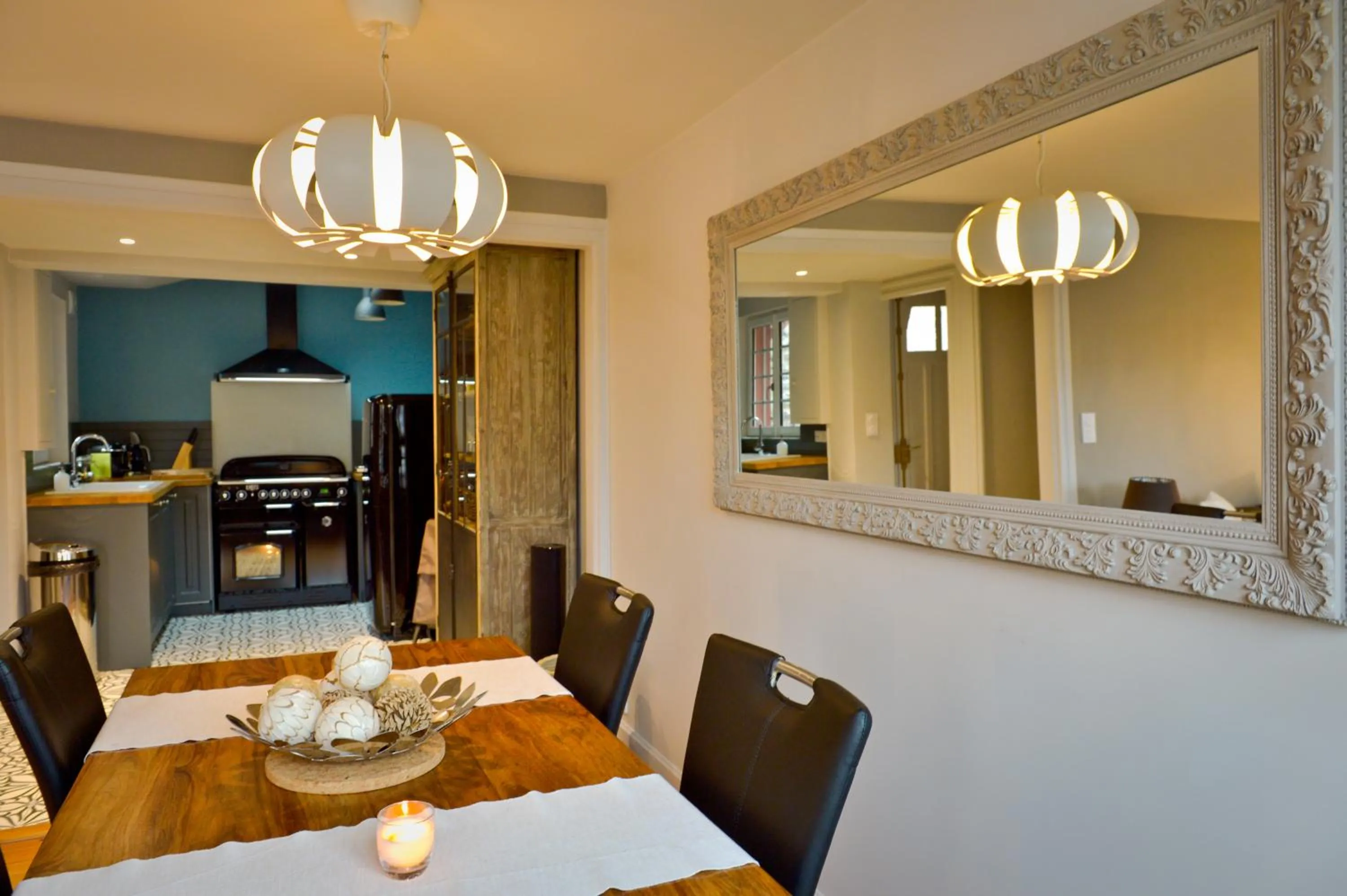 Kitchen or kitchenette in La Maison de Pierre et Valérie Ste Catherine Honfleur