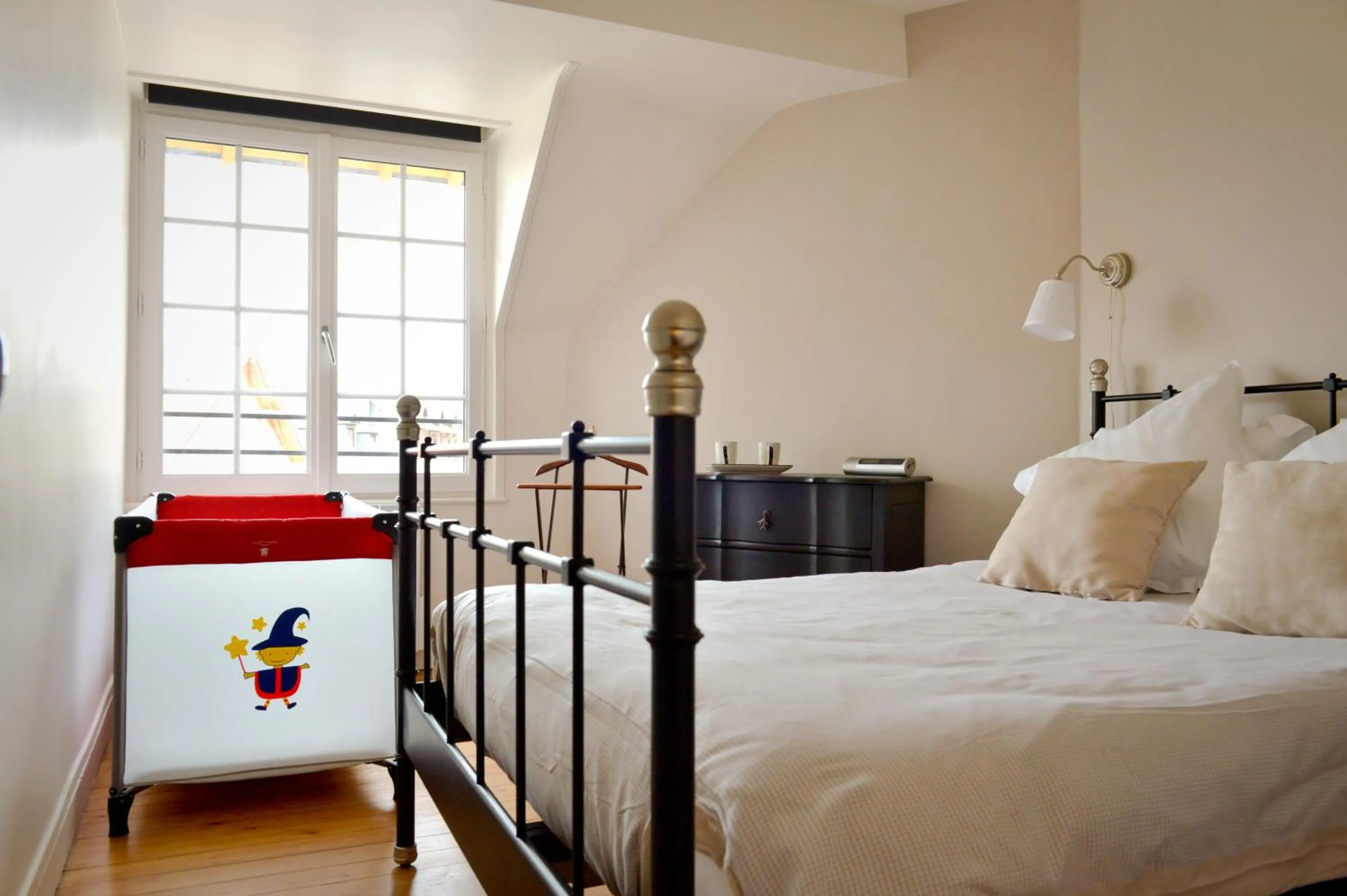 Bedroom, Bed in La Maison de Pierre et Valérie Ste Catherine Honfleur