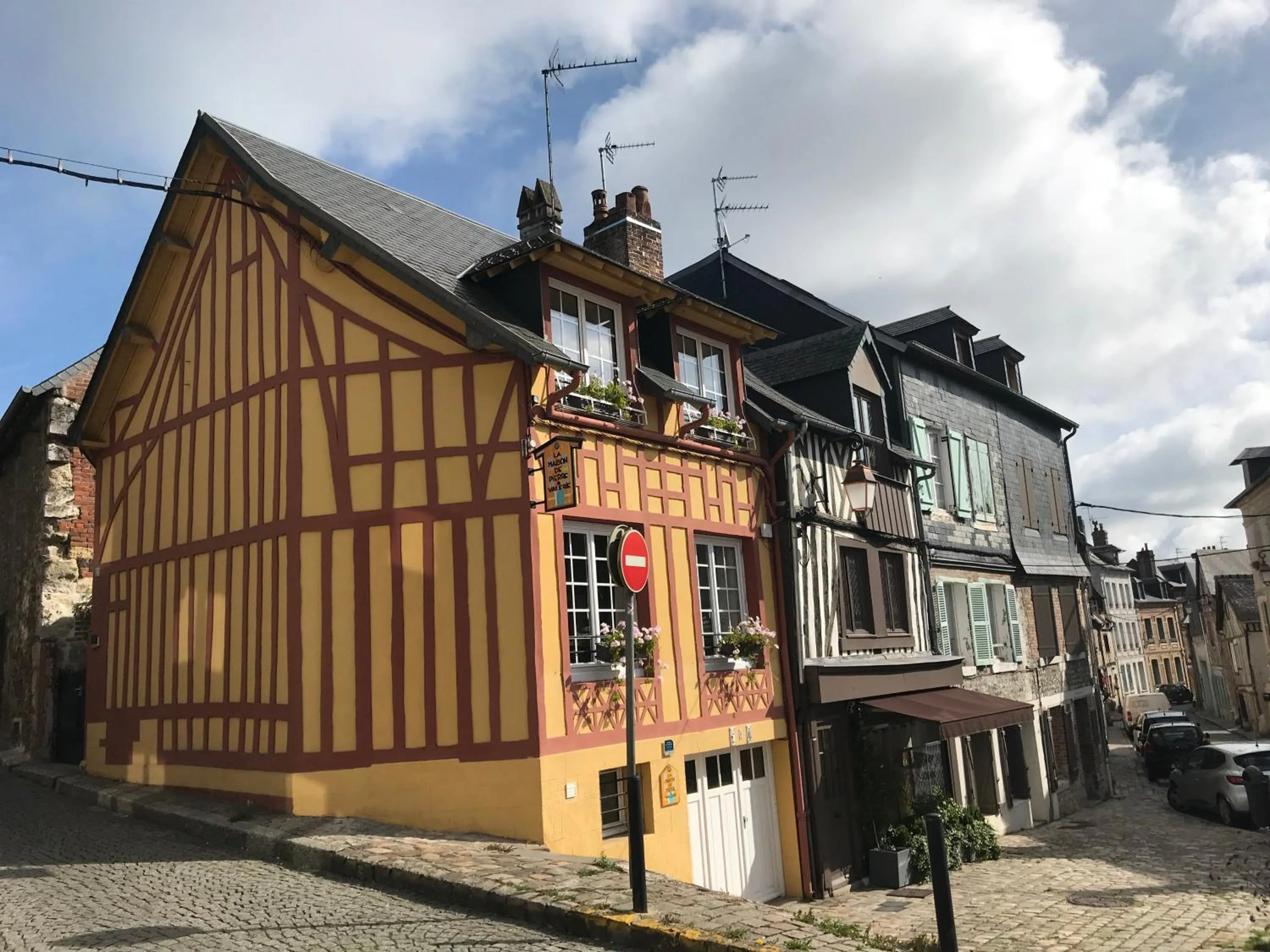Facade/entrance in La Maison de Pierre et Valérie Ste Catherine Honfleur