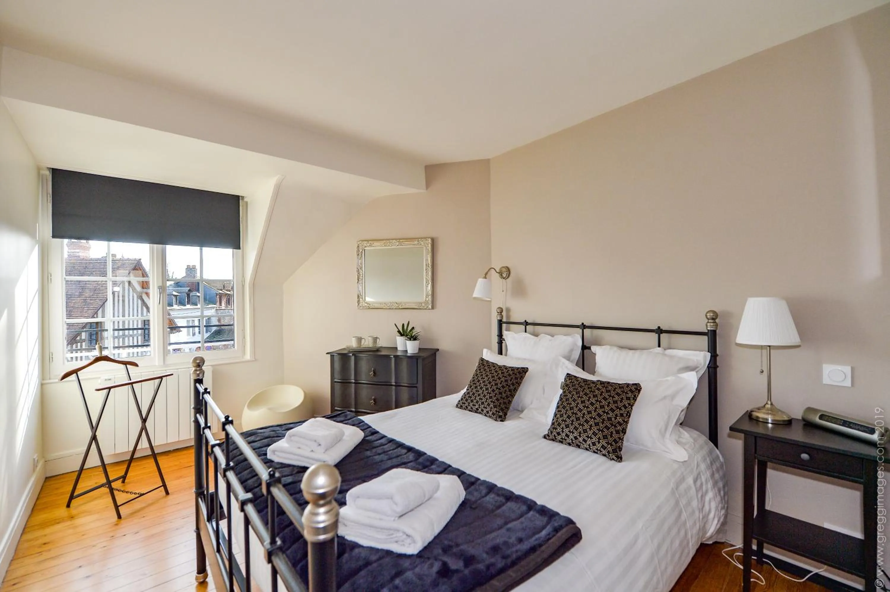 Bedroom, Bed in La Maison de Pierre et Valérie Ste Catherine Honfleur