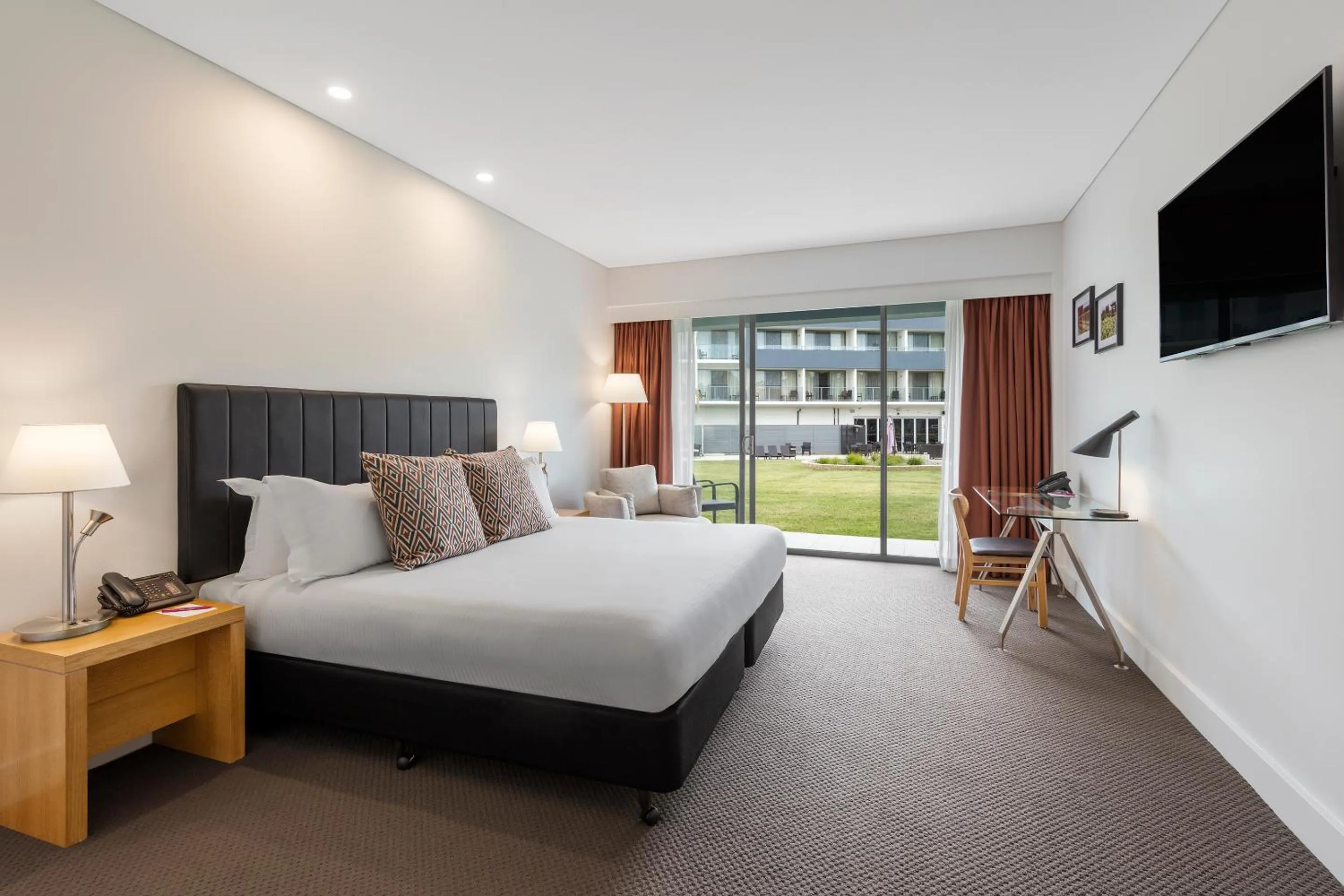 Bedroom, Bed in Rydges Resort Hunter Valley