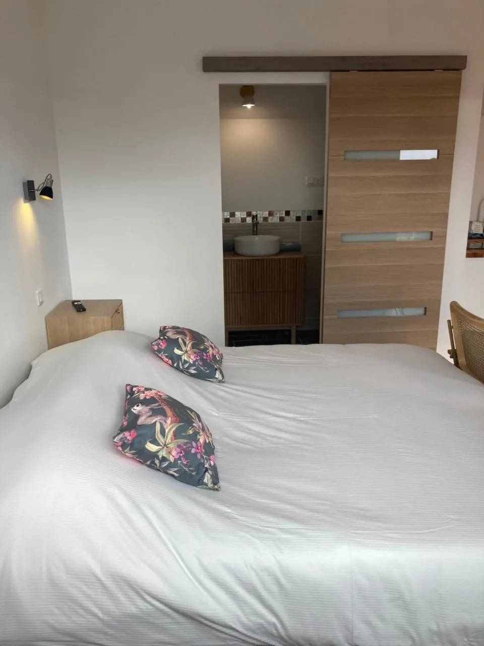 Bathroom, Bed in La marine D'opale